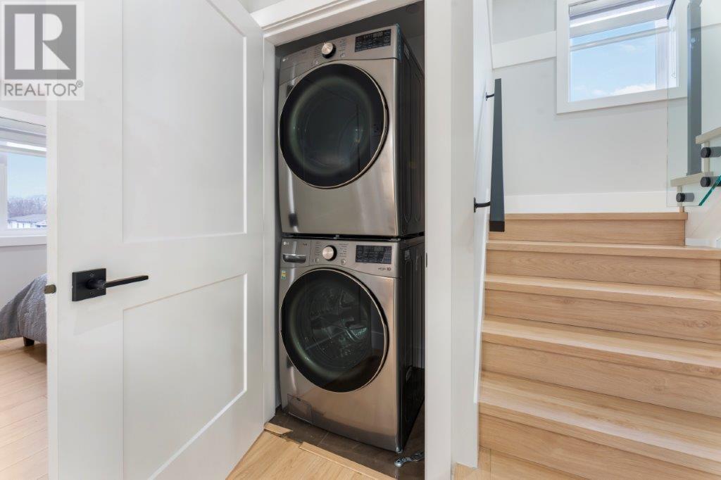 Listing Picture 19 of 32 : 2560 DUNDAS STREET, Vancouver / 溫哥華 - 魯藝地產 Yvonne Lu Group - MLS Medallion Club Member