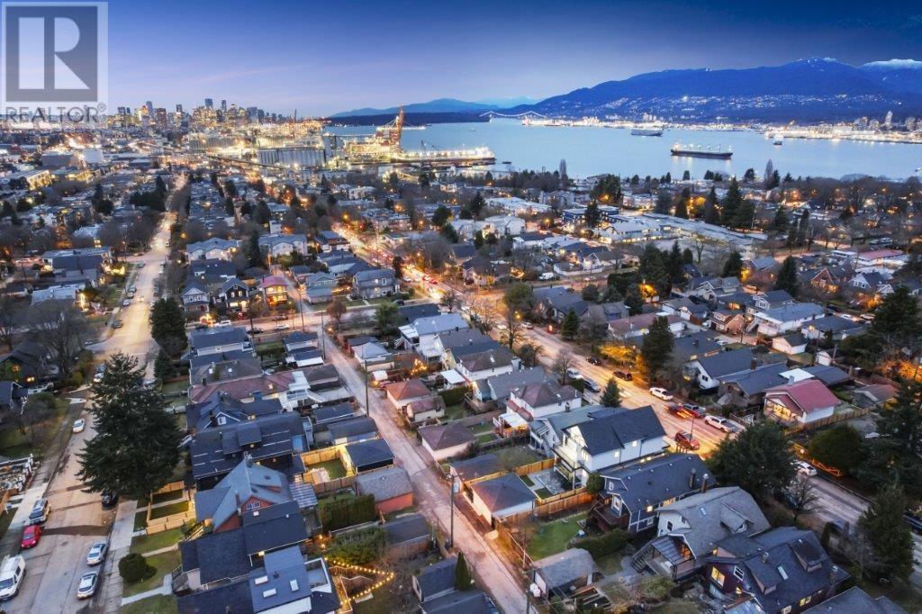 Listing Picture 5 of 32 : 2560 DUNDAS STREET, Vancouver / 溫哥華 - 魯藝地產 Yvonne Lu Group - MLS Medallion Club Member