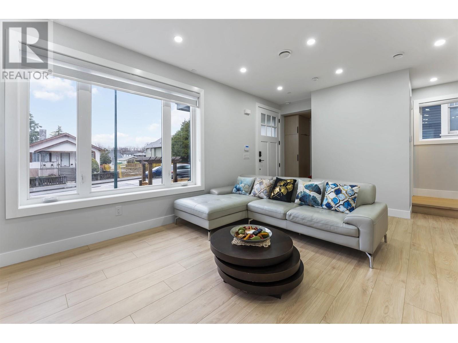 Listing Picture 7 of 32 : 2560 DUNDAS STREET, Vancouver / 溫哥華 - 魯藝地產 Yvonne Lu Group - MLS Medallion Club Member