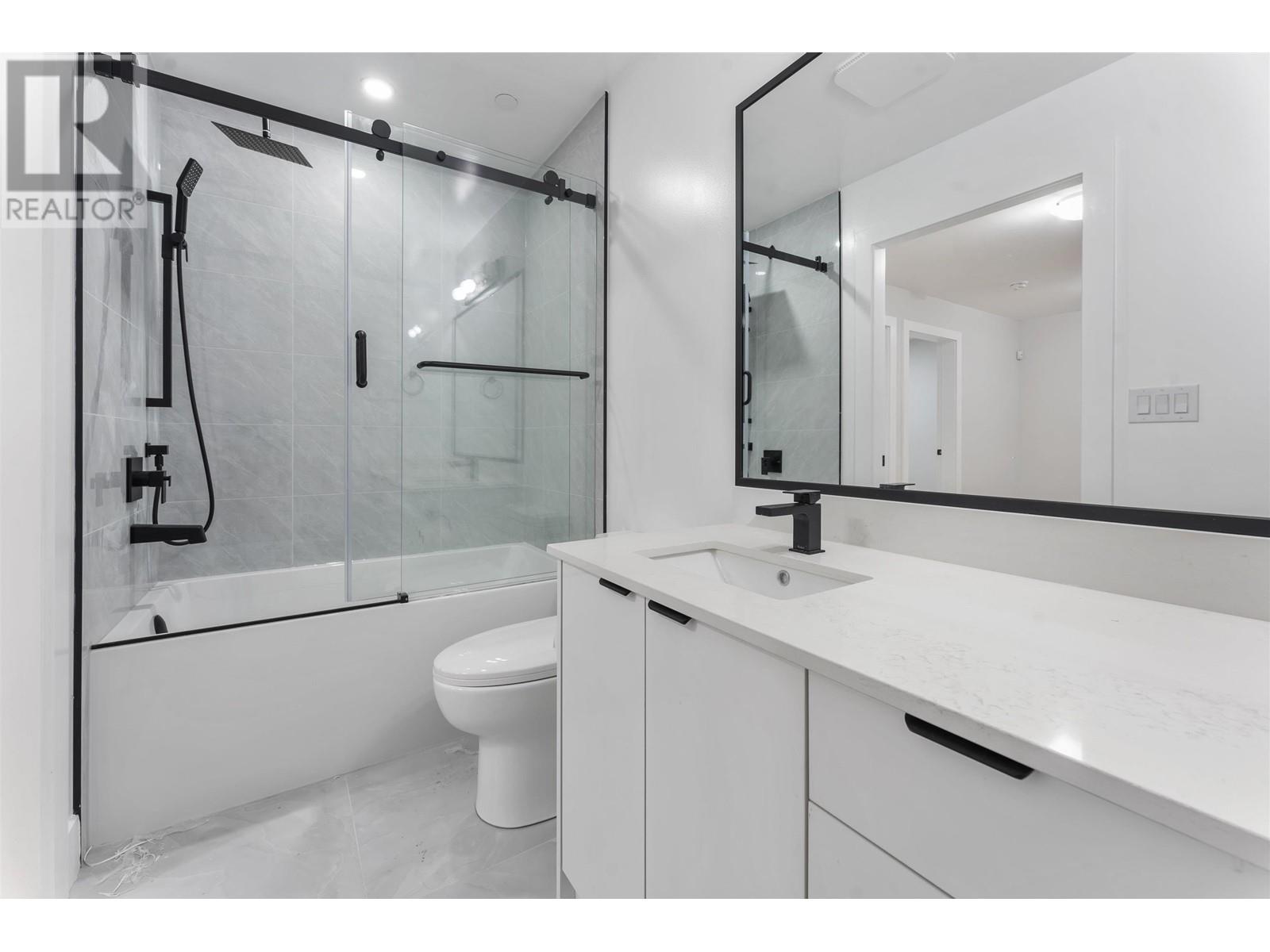 Listing Picture 31 of 32 : 2560 DUNDAS STREET, Vancouver / 溫哥華 - 魯藝地產 Yvonne Lu Group - MLS Medallion Club Member