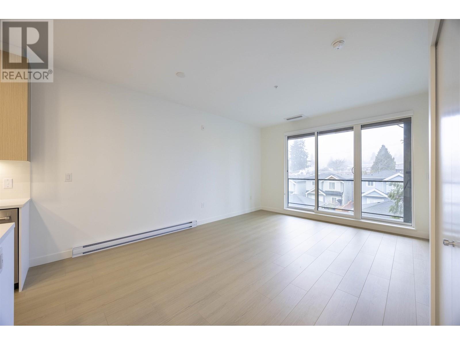 Listing Picture 10 of 23 : 304 7599 15TH STREET, Burnaby / 本拿比 - 魯藝地產 Yvonne Lu Group - MLS Medallion Club Member