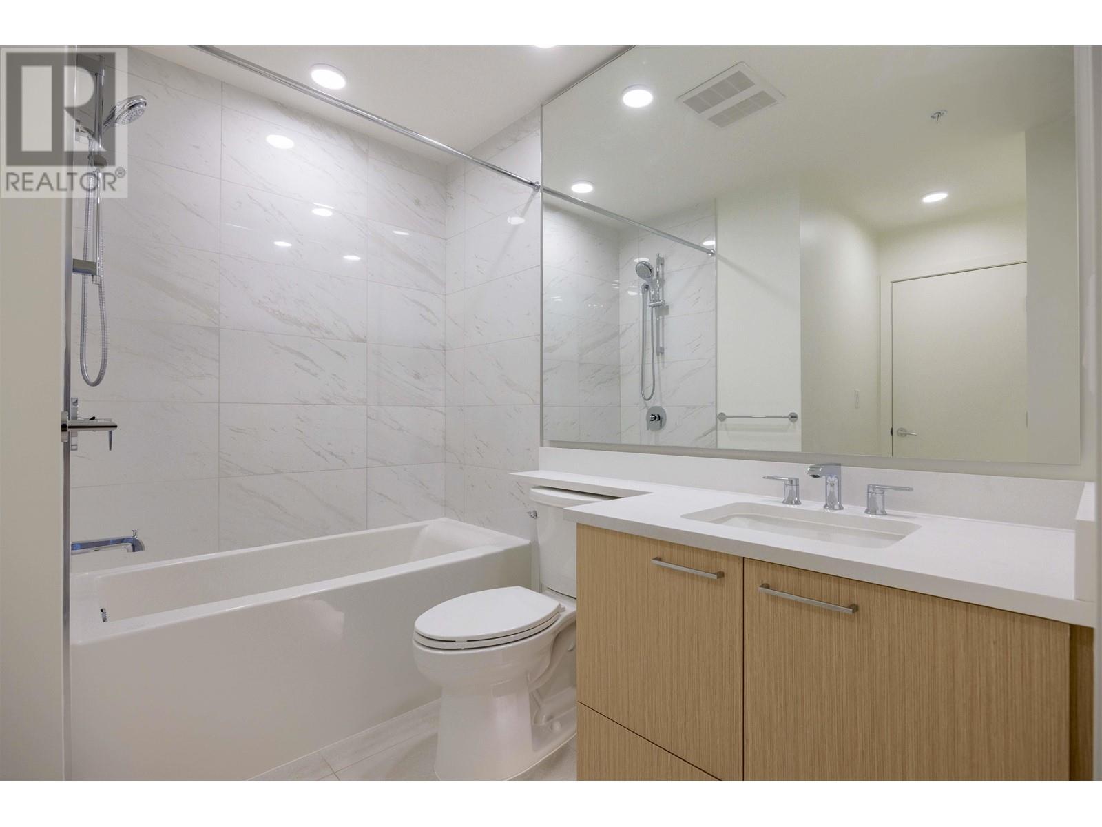 Listing Picture 16 of 23 : 304 7599 15TH STREET, Burnaby / 本拿比 - 魯藝地產 Yvonne Lu Group - MLS Medallion Club Member