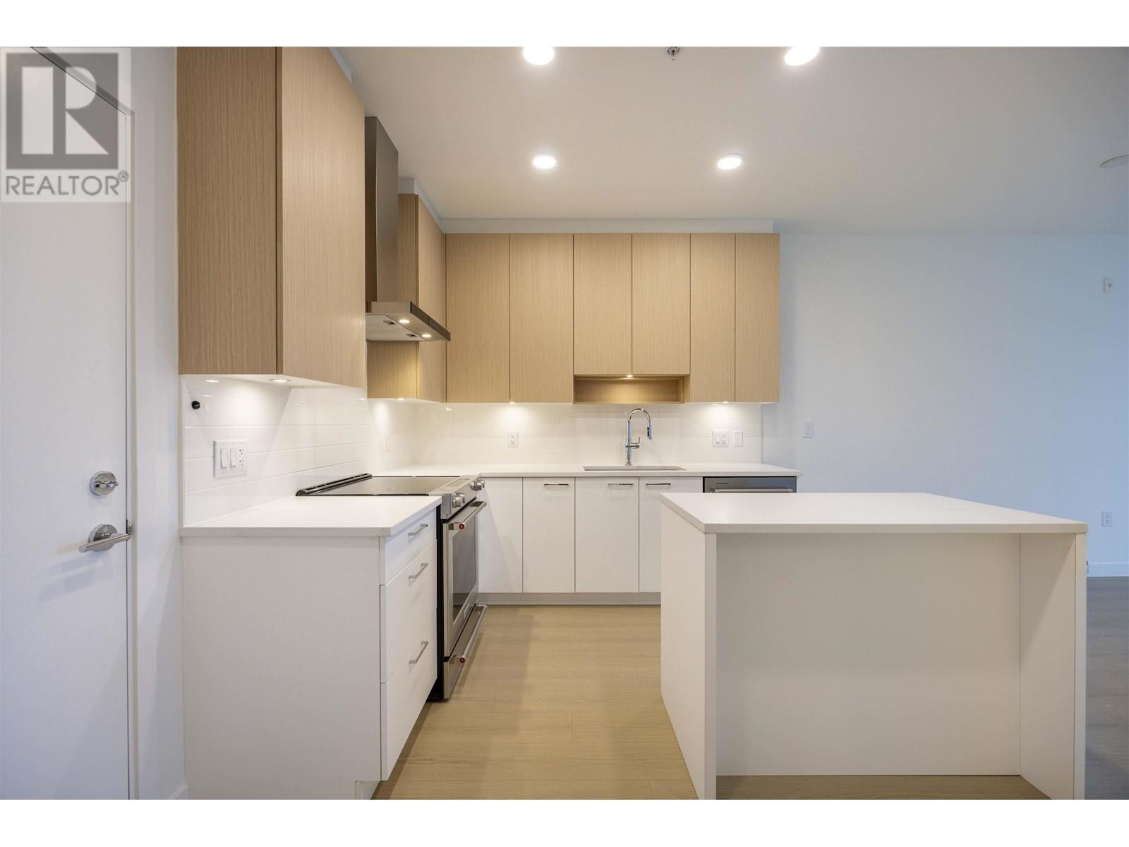 Listing Picture 4 of 23 : 304 7599 15TH STREET, Burnaby / 本拿比 - 魯藝地產 Yvonne Lu Group - MLS Medallion Club Member