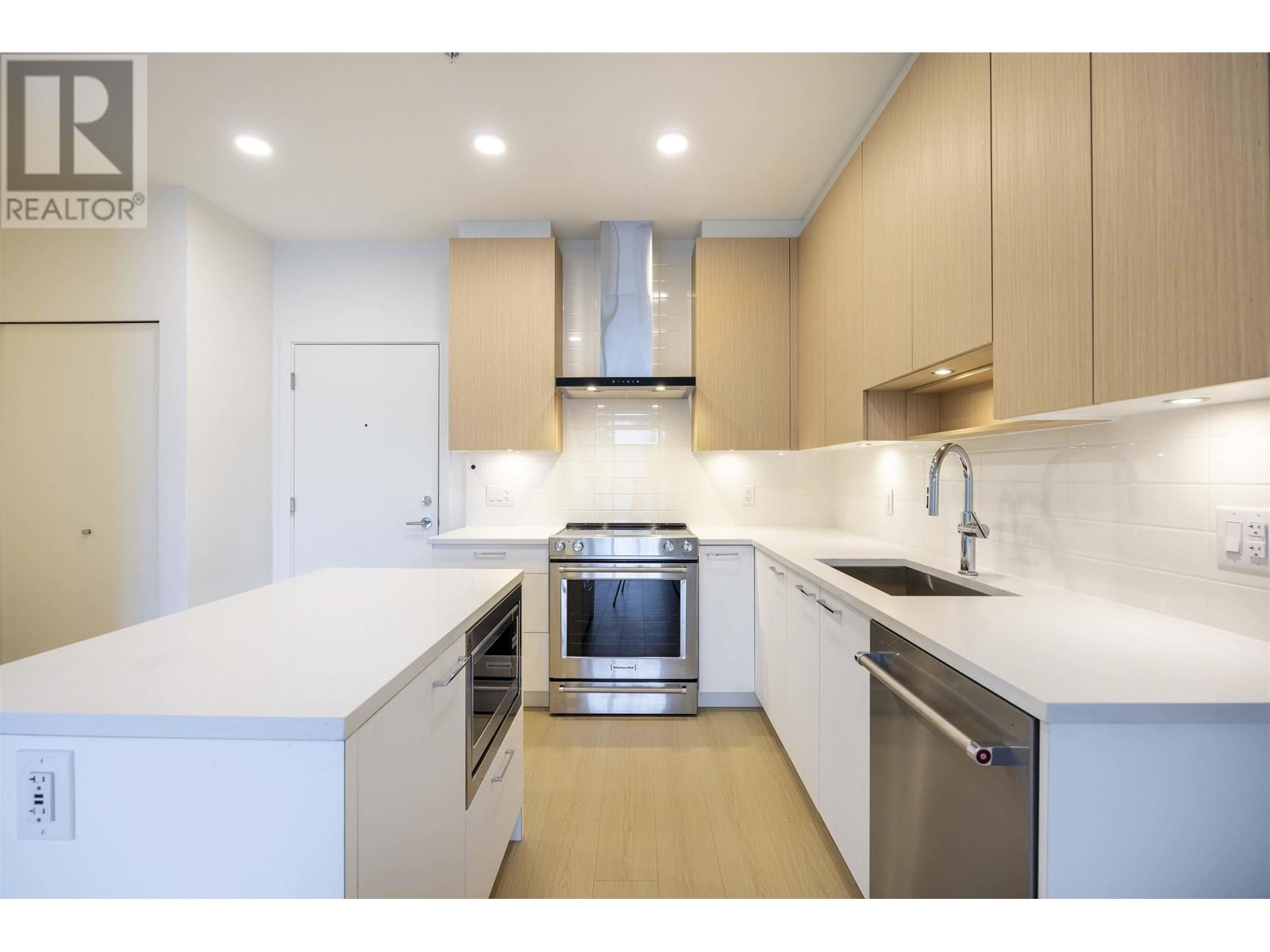 Listing Picture 7 of 23 : 304 7599 15TH STREET, Burnaby / 本拿比 - 魯藝地產 Yvonne Lu Group - MLS Medallion Club Member