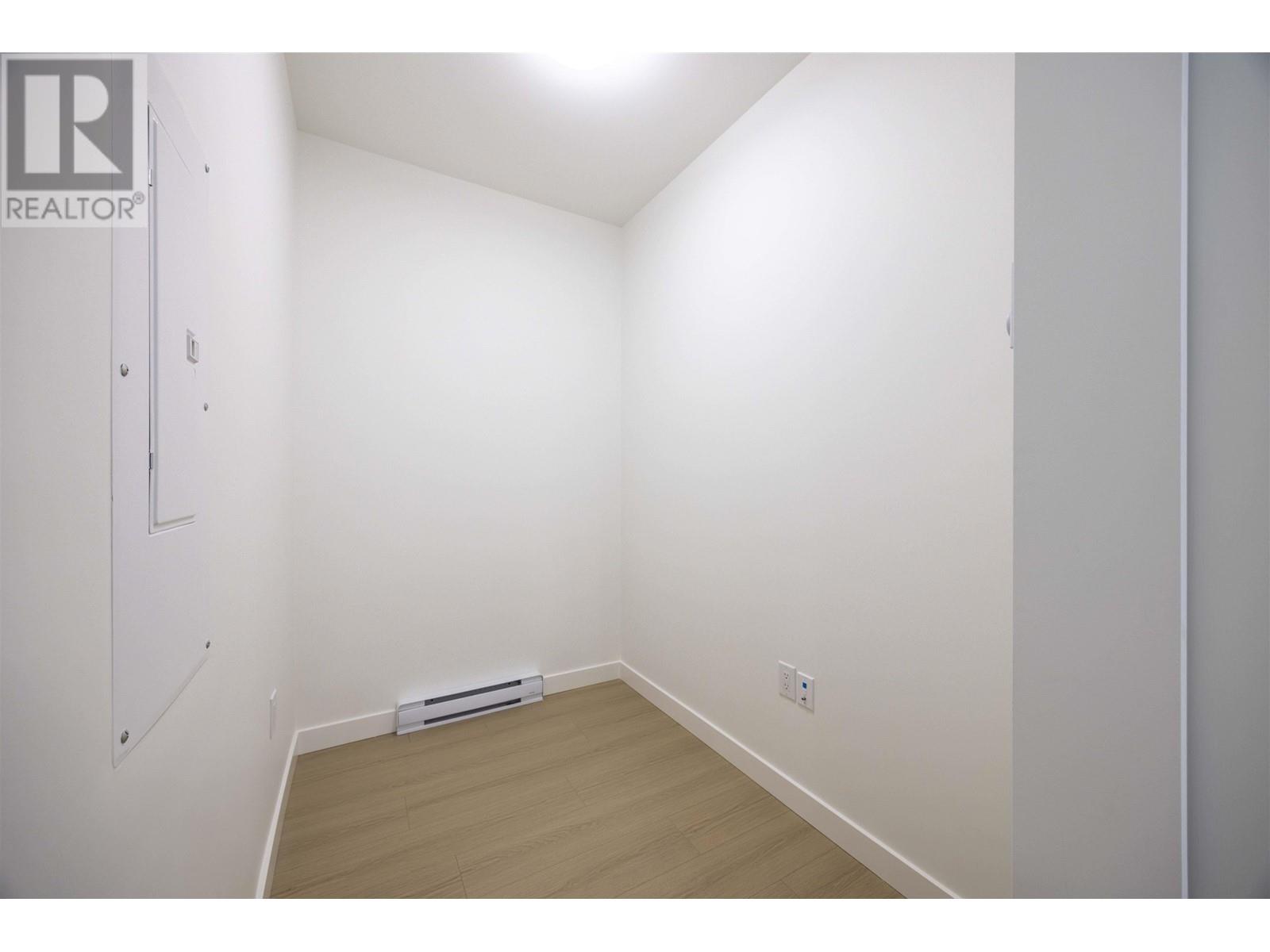 Listing Picture 18 of 23 : 304 7599 15TH STREET, Burnaby / 本拿比 - 魯藝地產 Yvonne Lu Group - MLS Medallion Club Member