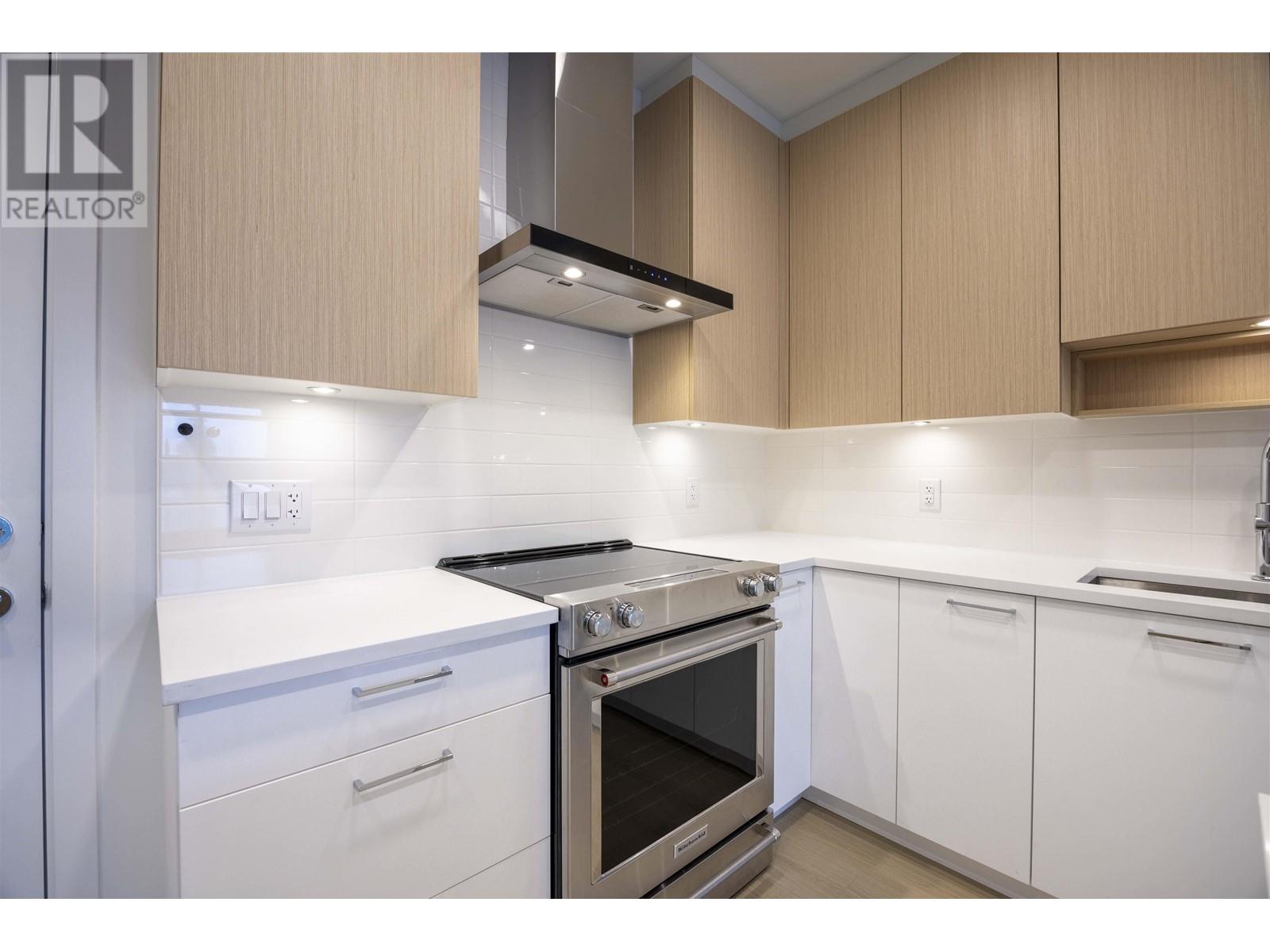 Listing Picture 5 of 23 : 304 7599 15TH STREET, Burnaby / 本拿比 - 魯藝地產 Yvonne Lu Group - MLS Medallion Club Member