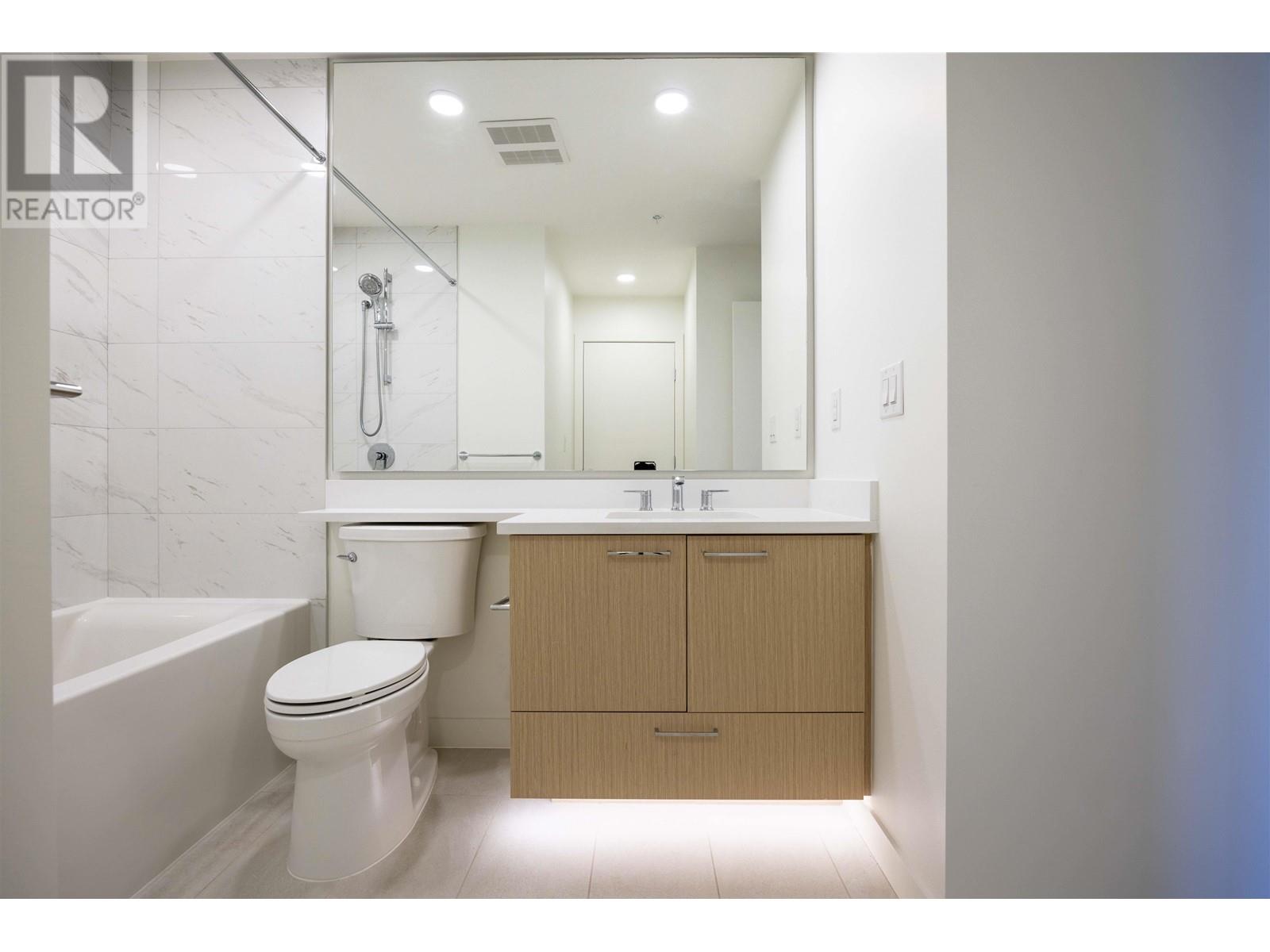 Listing Picture 15 of 23 : 304 7599 15TH STREET, Burnaby / 本拿比 - 魯藝地產 Yvonne Lu Group - MLS Medallion Club Member