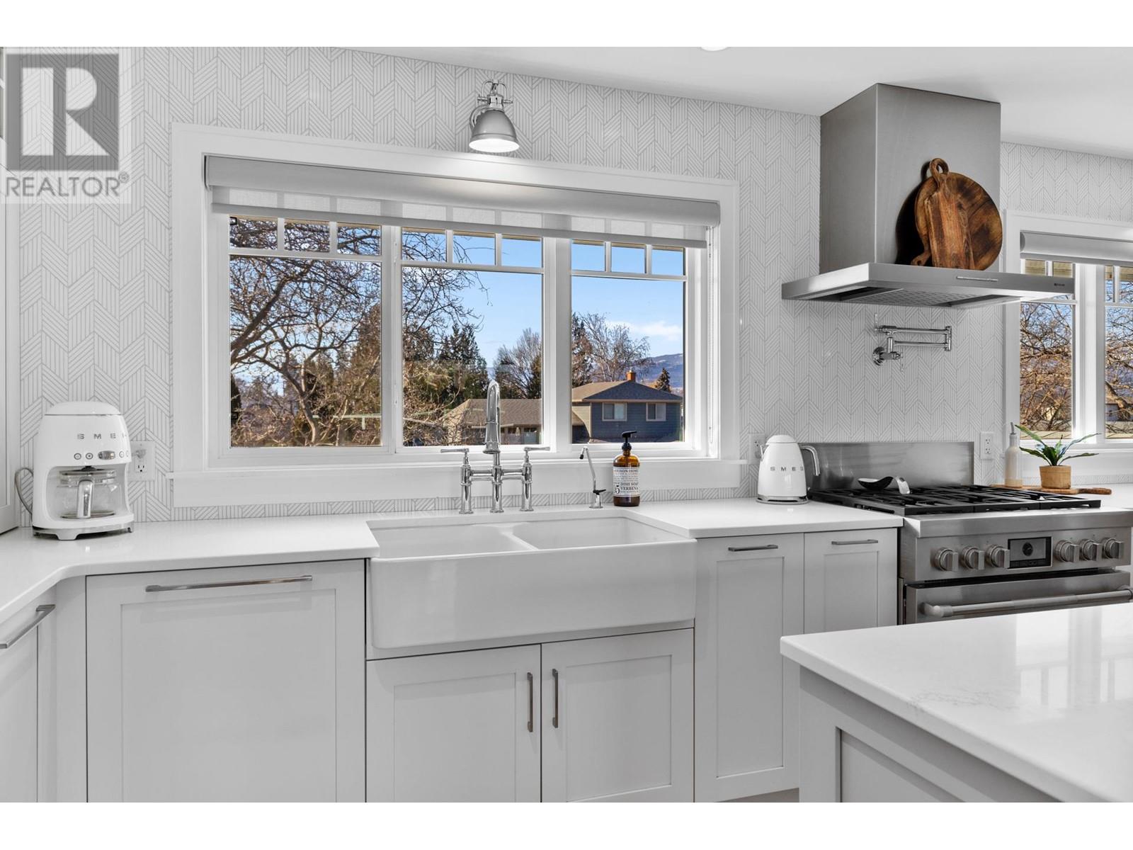 Property at 4263 Del Monte Street image 3