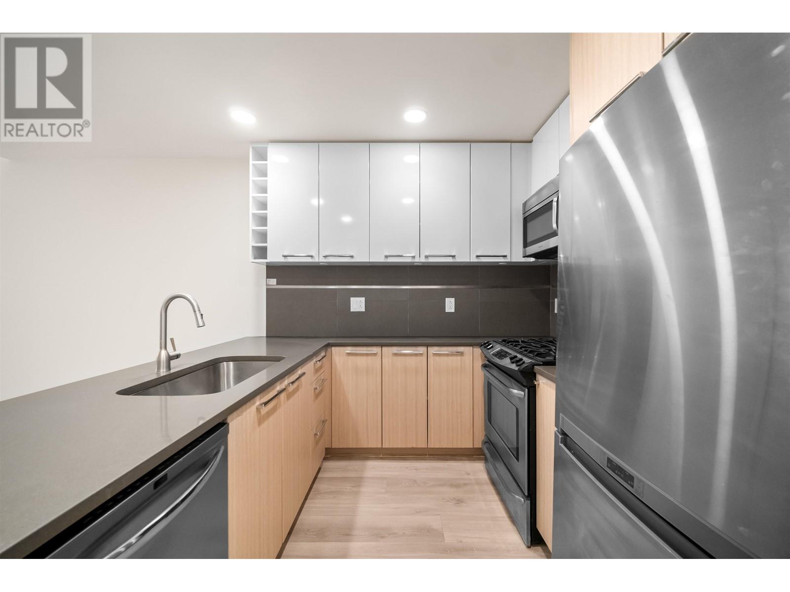 Listing Picture 7 of 14 : 206 9350 UNIVERSITY HIGH STREET, Burnaby / 本拿比 - 魯藝地產 Yvonne Lu Group - MLS Medallion Club Member