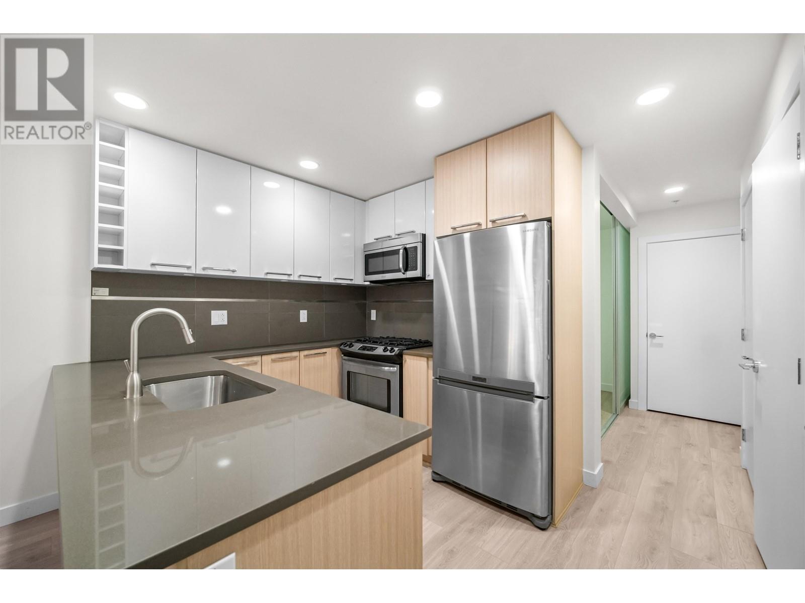 Listing Picture 6 of 14 : 206 9350 UNIVERSITY HIGH STREET, Burnaby / 本拿比 - 魯藝地產 Yvonne Lu Group - MLS Medallion Club Member