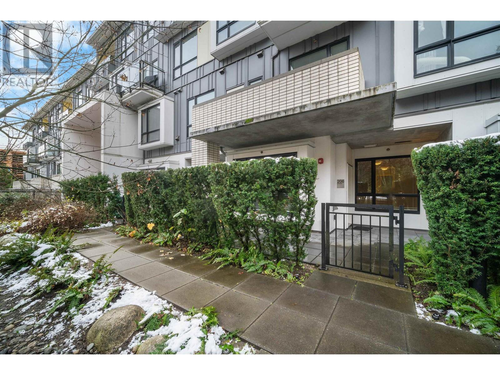 Listing Picture 2 of 14 : 206 9350 UNIVERSITY HIGH STREET, Burnaby / 本拿比 - 魯藝地產 Yvonne Lu Group - MLS Medallion Club Member