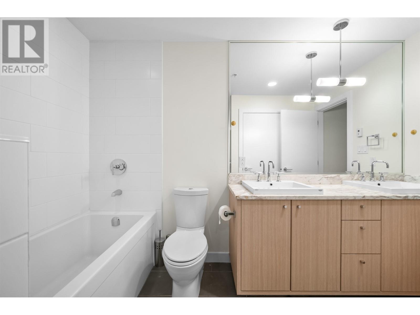 Listing Picture 10 of 14 : 206 9350 UNIVERSITY HIGH STREET, Burnaby / 本拿比 - 魯藝地產 Yvonne Lu Group - MLS Medallion Club Member