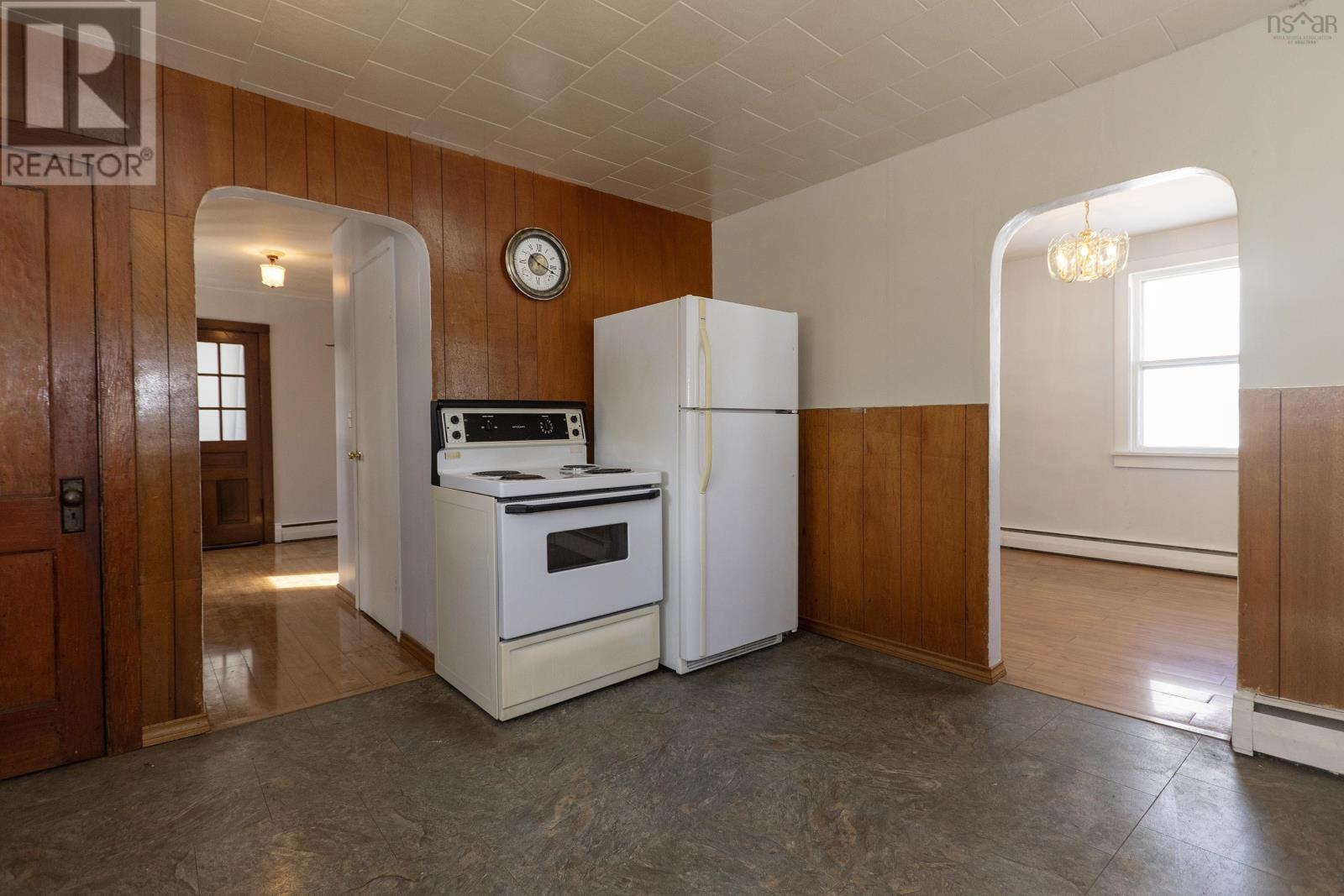 90 Mcfarlane Street, Springhill, Nova Scotia  B0M 1X0 - Photo 11 - 202503247