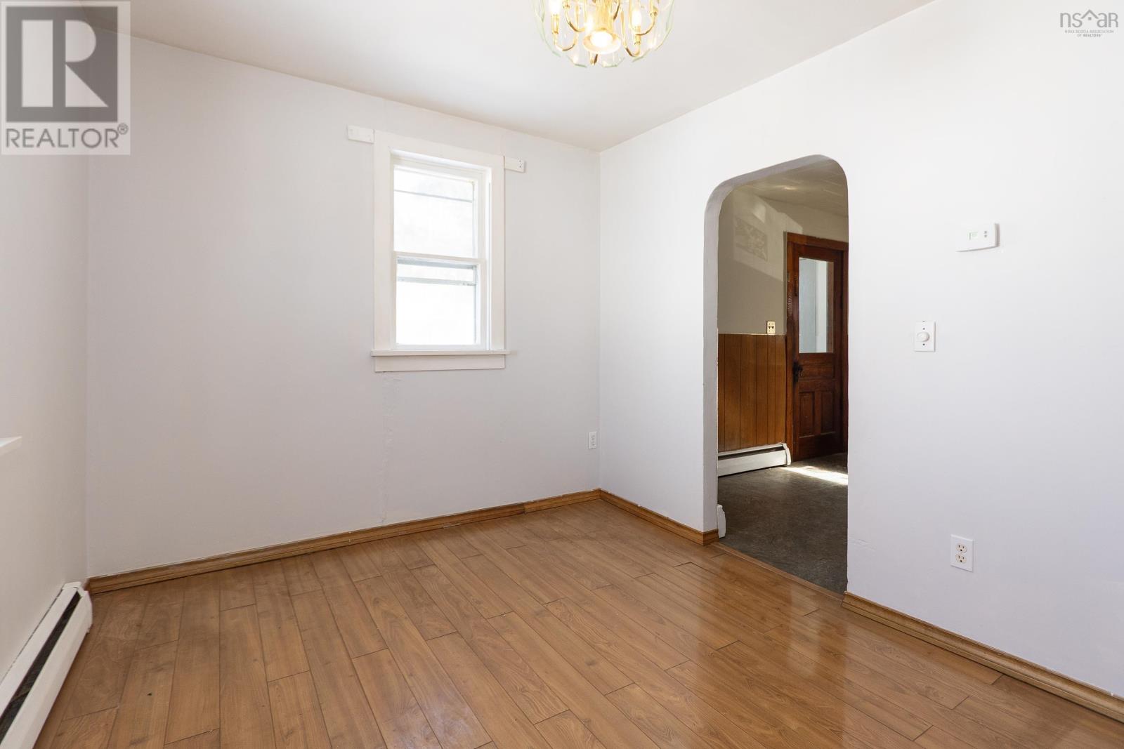 90 Mcfarlane Street, Springhill, Nova Scotia  B0M 1X0 - Photo 15 - 202503247