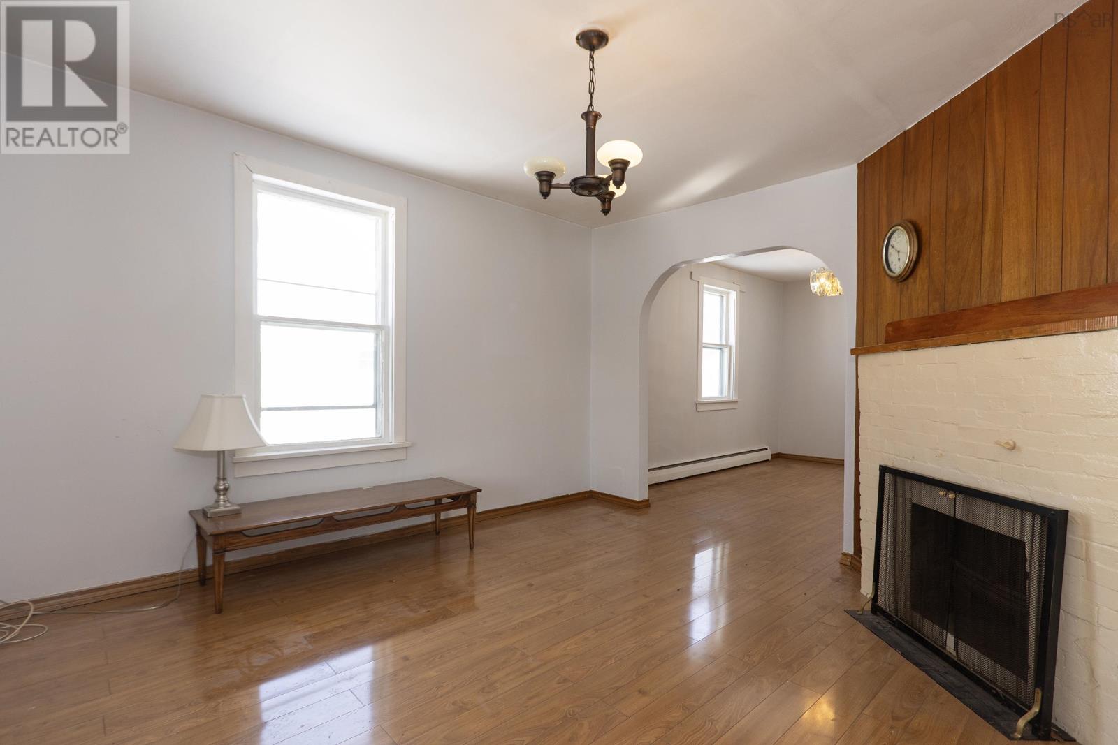 90 Mcfarlane Street, Springhill, Nova Scotia  B0M 1X0 - Photo 18 - 202503247