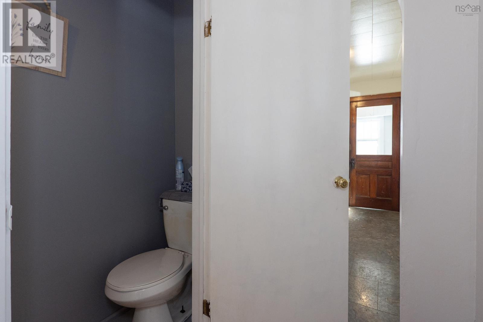 90 Mcfarlane Street, Springhill, Nova Scotia  B0M 1X0 - Photo 22 - 202503247