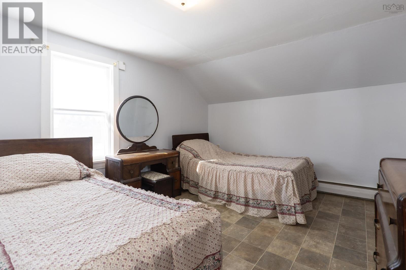 90 Mcfarlane Street, Springhill, Nova Scotia  B0M 1X0 - Photo 31 - 202503247