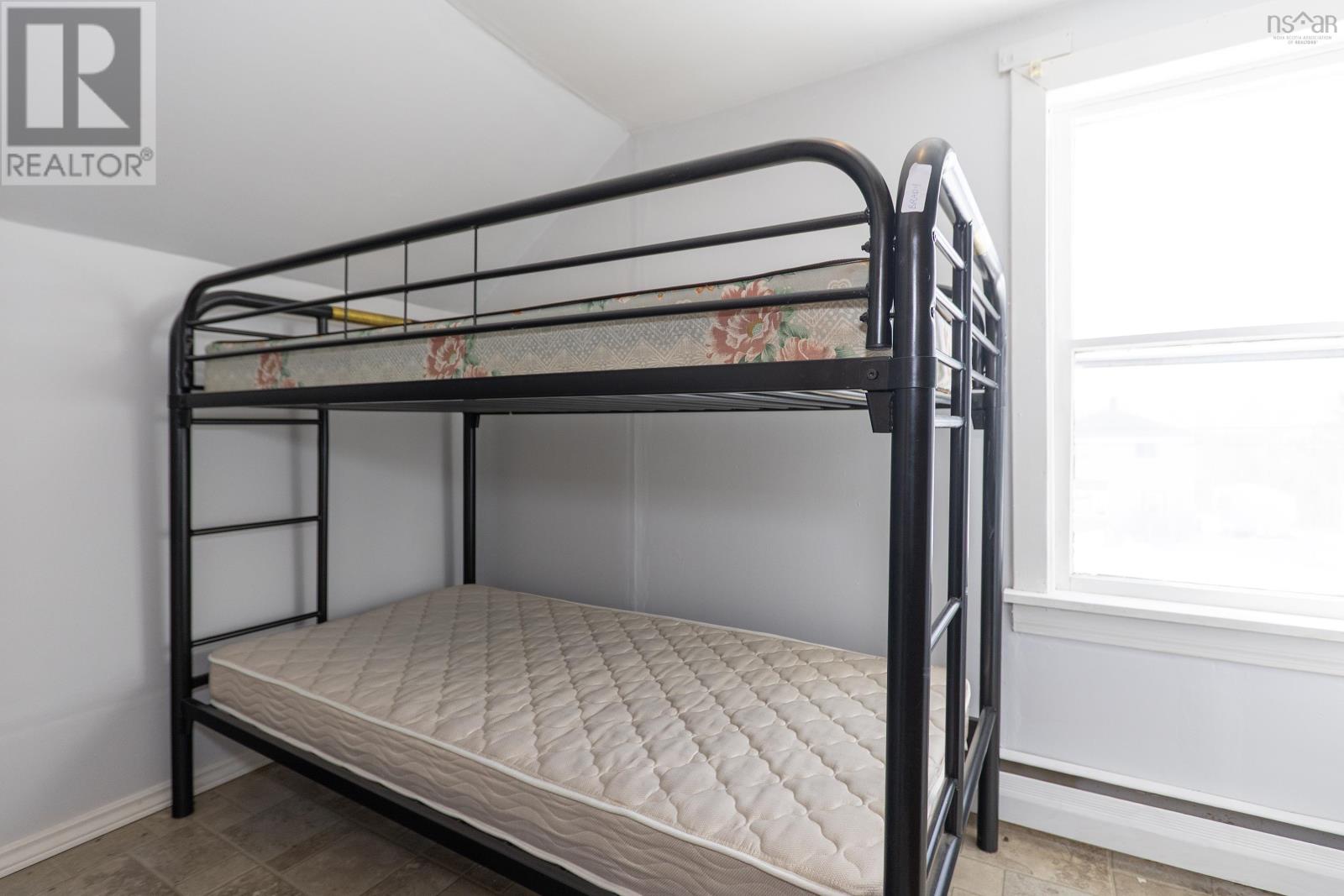 90 Mcfarlane Street, Springhill, Nova Scotia  B0M 1X0 - Photo 33 - 202503247