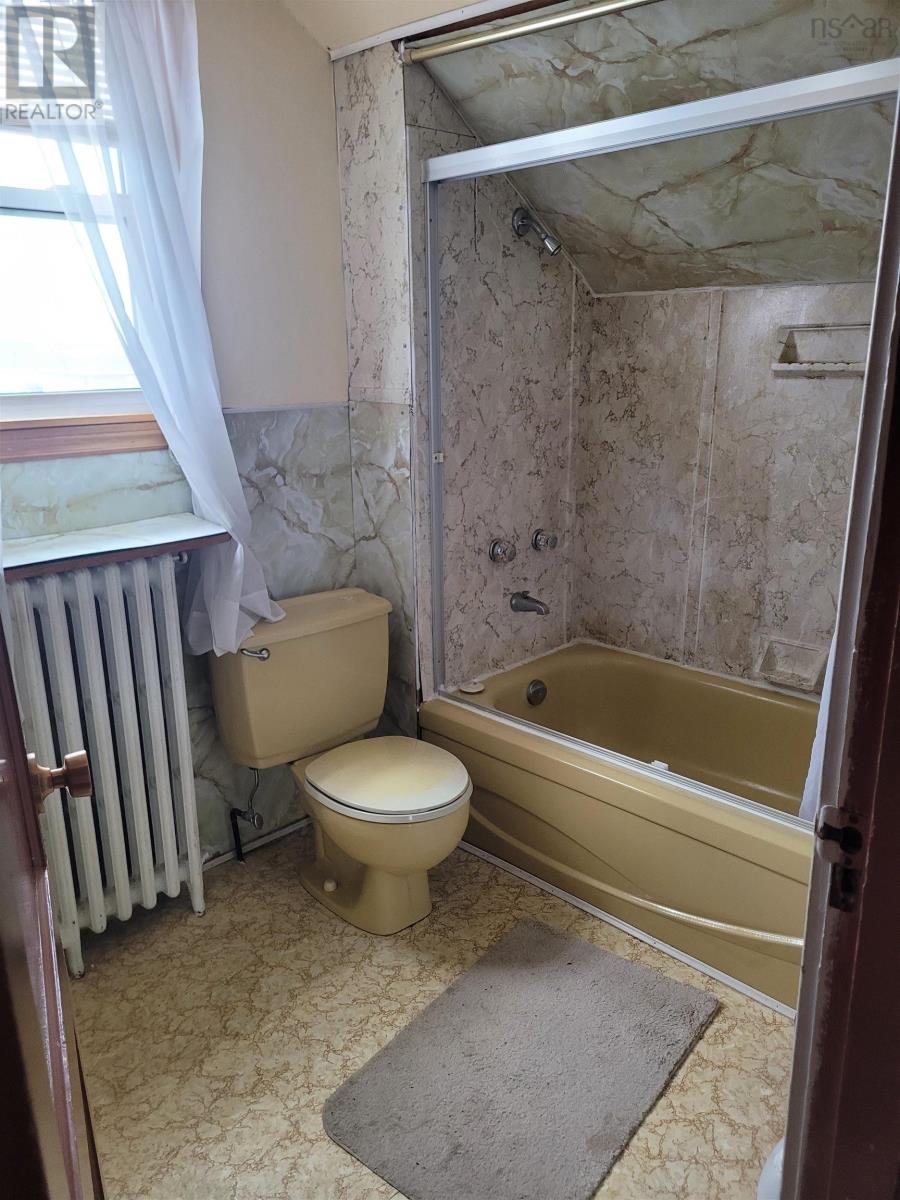 13 Churchill Street, Glace Bay, Nova Scotia  B1A 4N1 - Photo 14 - 202503253