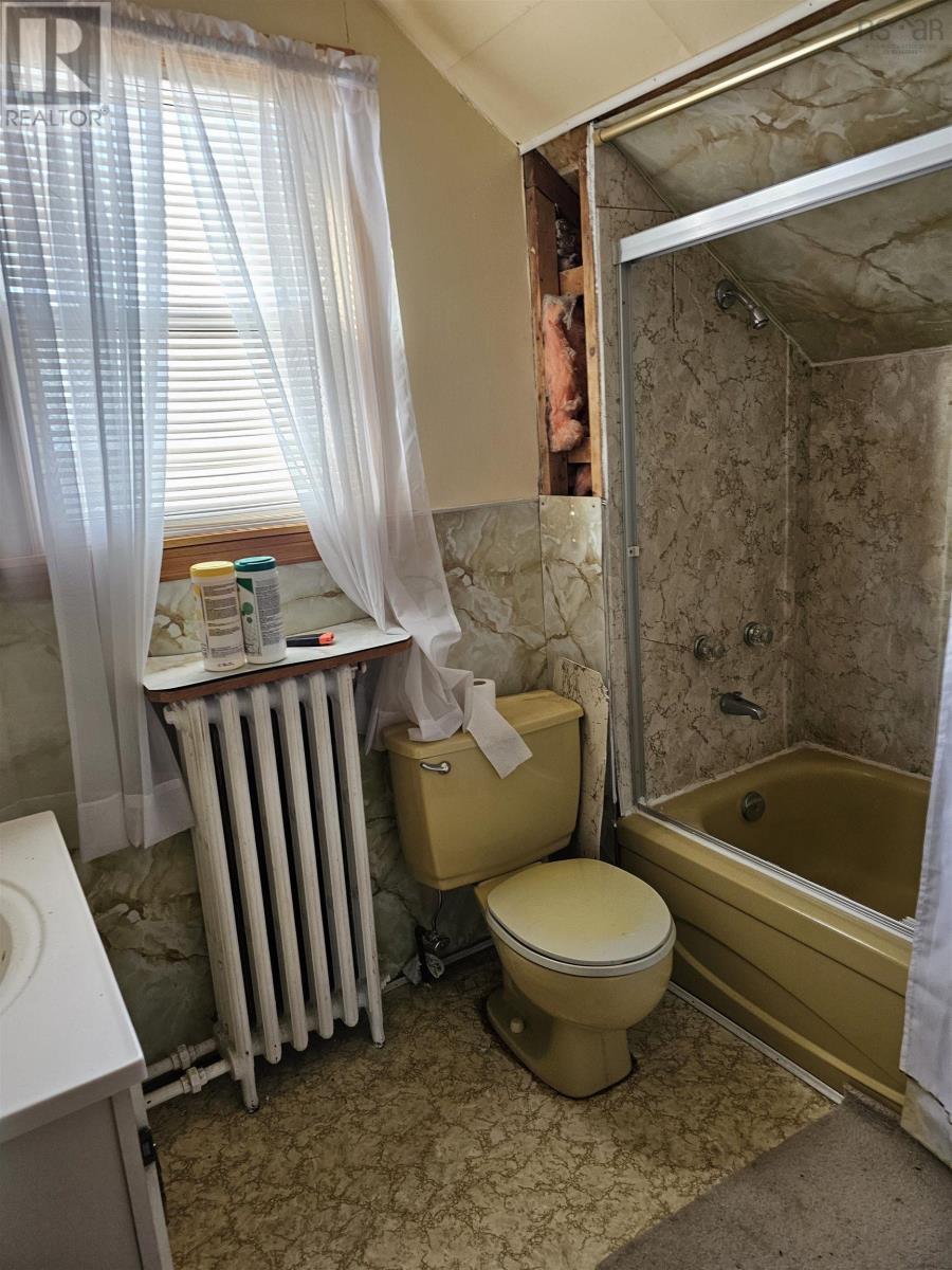 13 Churchill Street, Glace Bay, Nova Scotia  B1A 4N1 - Photo 15 - 202503253