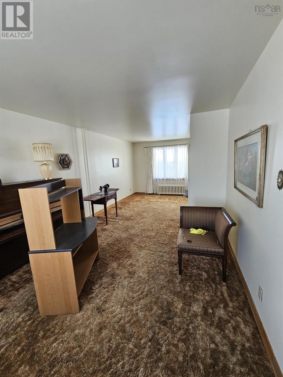 13 Churchill Street, Glace Bay, Nova Scotia  B1A 4N1 - Photo 6 - 202503253