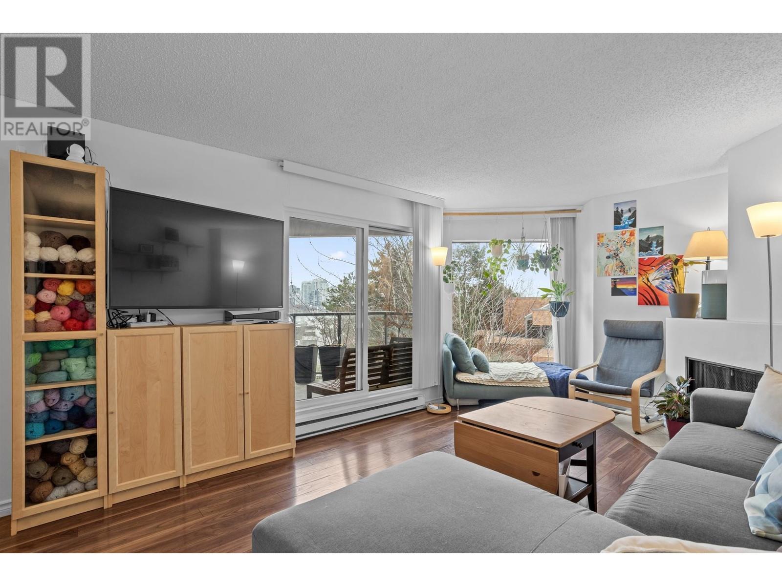 Listing Picture 2 of 36 : 311 1345 W 4TH AVENUE, Vancouver / 溫哥華 - 魯藝地產 Yvonne Lu Group - MLS Medallion Club Member