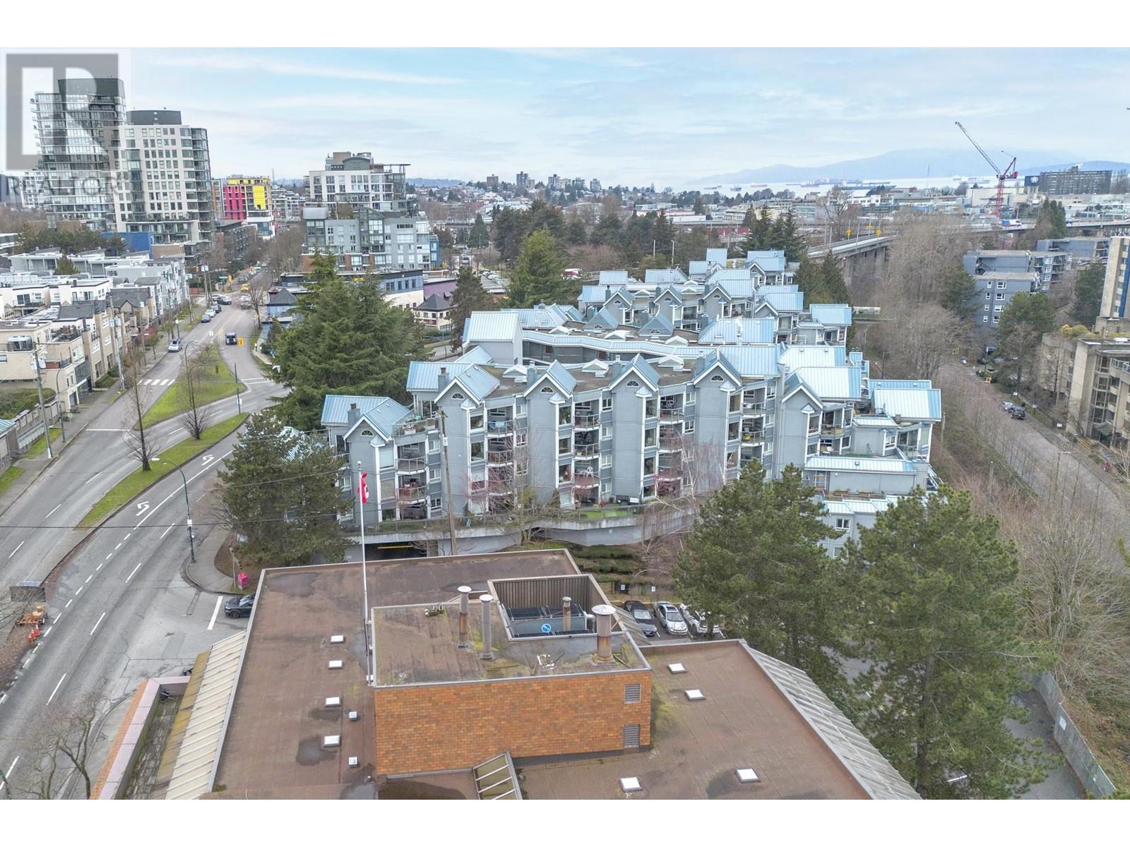 Listing Picture 27 of 36 : 311 1345 W 4TH AVENUE, Vancouver / 溫哥華 - 魯藝地產 Yvonne Lu Group - MLS Medallion Club Member