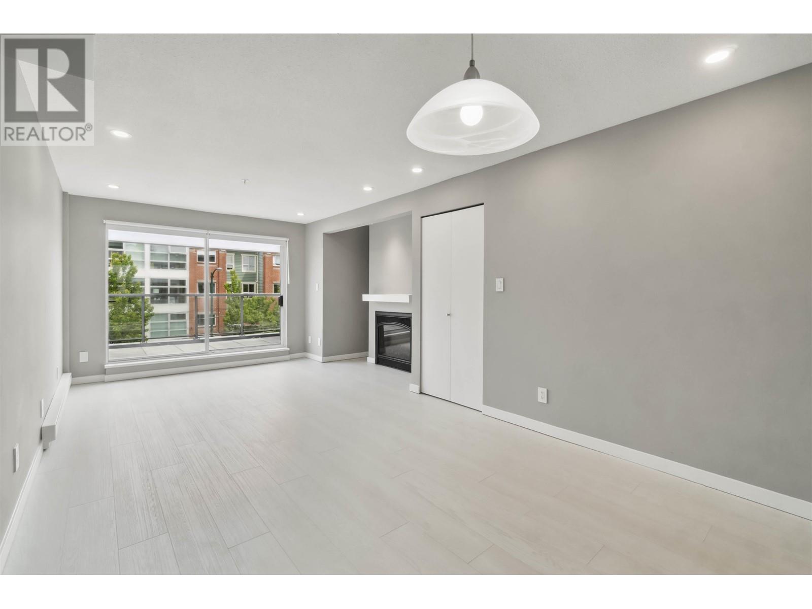 2 2880 W 4TH AVENUE, Vancouver, British Columbia