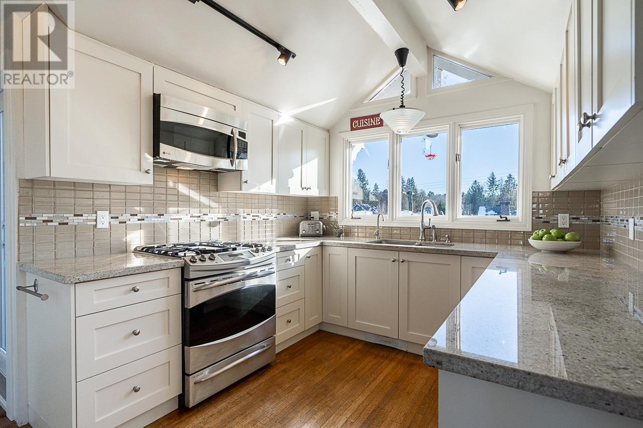 Listing Picture 6 of 19 : 3132 MAPLE STREET, Vancouver / 溫哥華 - 魯藝地產 Yvonne Lu Group - MLS Medallion Club Member