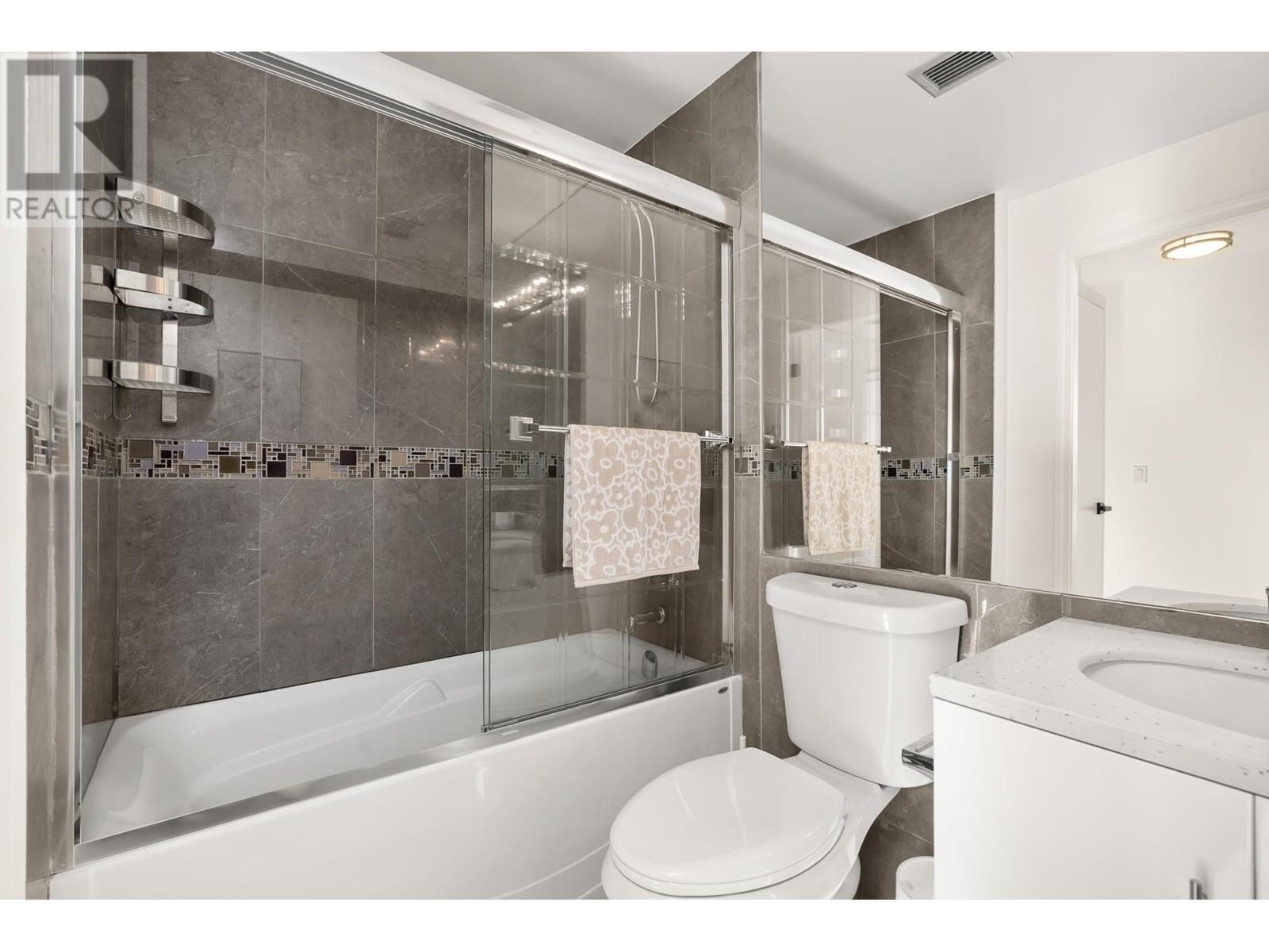 Listing Picture 28 of 38 : 2302 289 DRAKE STREET, Vancouver / 溫哥華 - 魯藝地產 Yvonne Lu Group - MLS Medallion Club Member