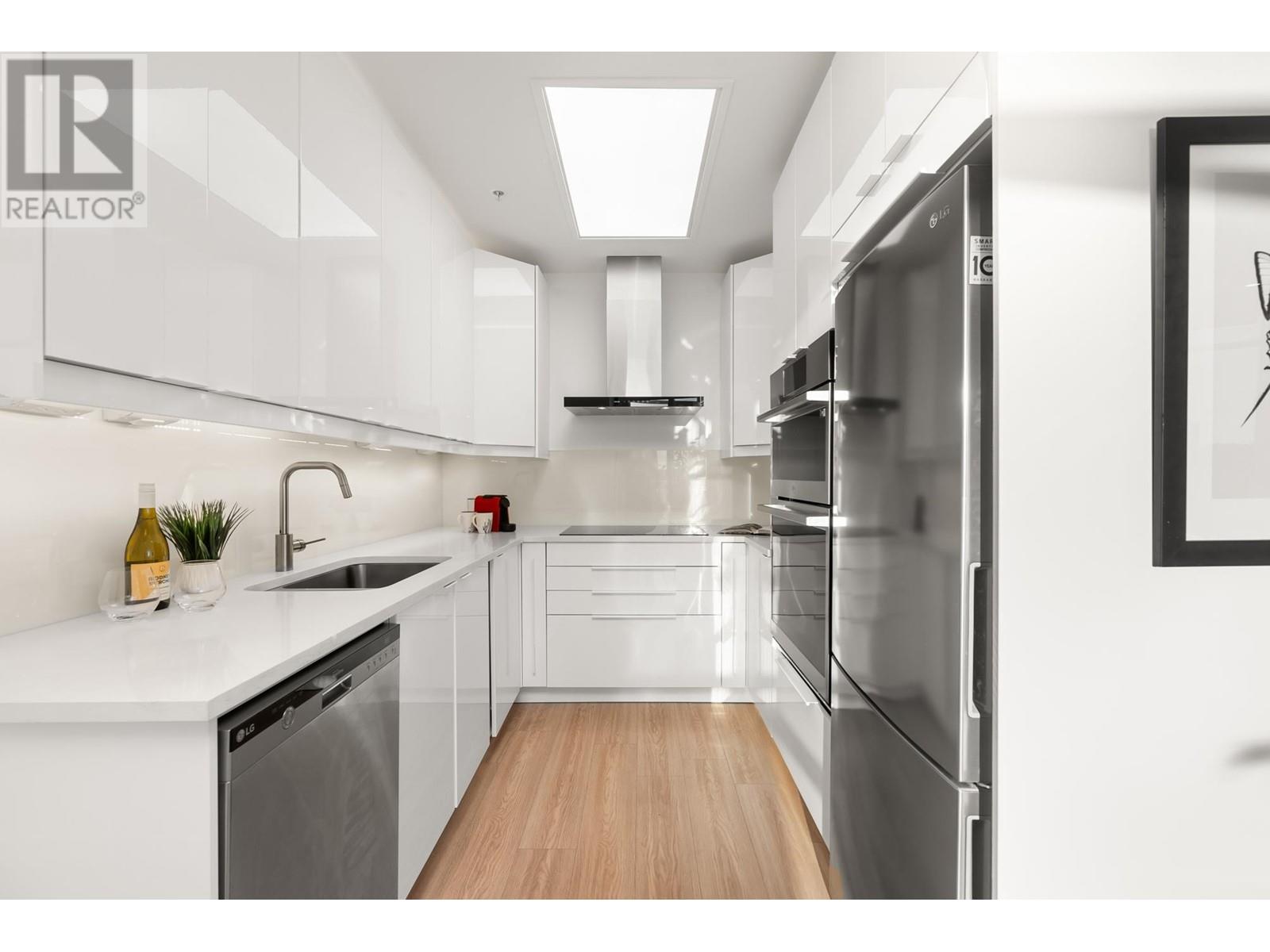 Listing Picture 18 of 38 : 2302 289 DRAKE STREET, Vancouver / 溫哥華 - 魯藝地產 Yvonne Lu Group - MLS Medallion Club Member