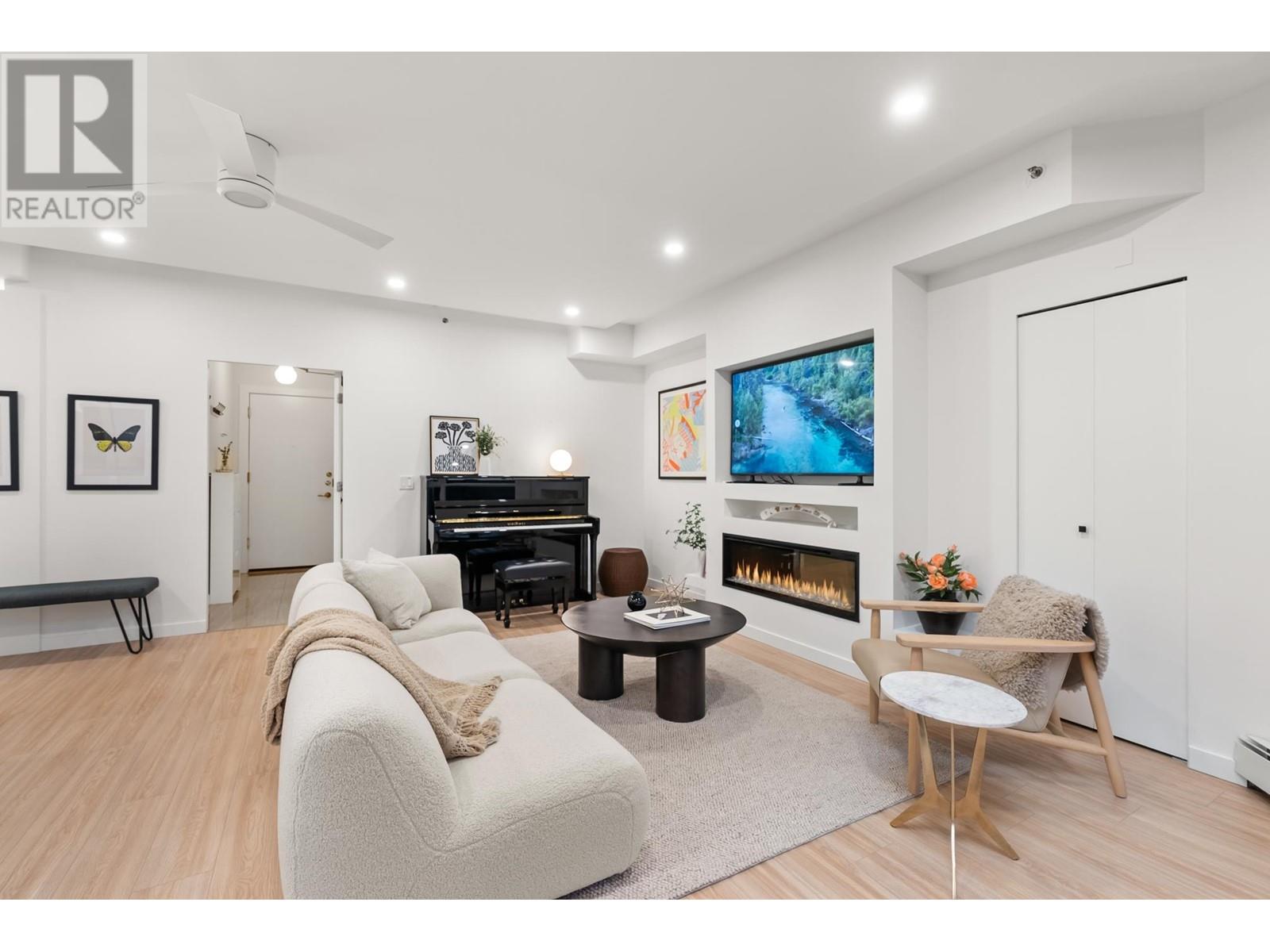 Listing Picture 5 of 38 : 2302 289 DRAKE STREET, Vancouver / 溫哥華 - 魯藝地產 Yvonne Lu Group - MLS Medallion Club Member