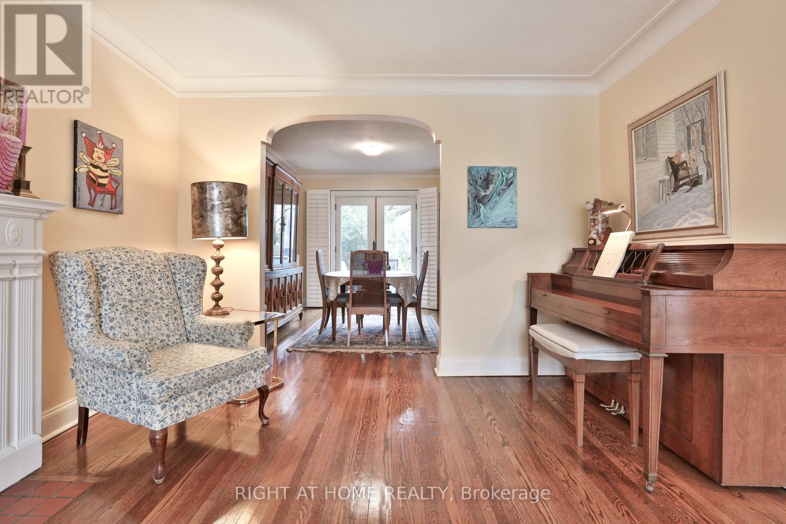 Property at 2103 AVENUE ROAD image 4