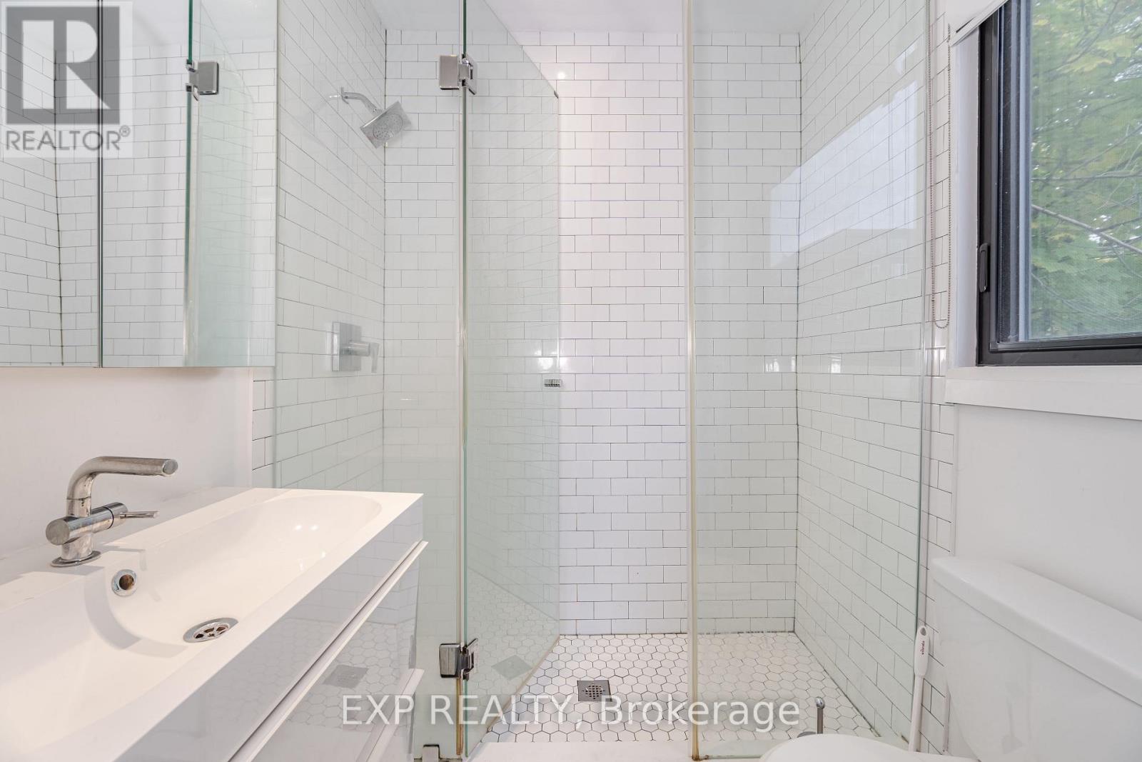 Main - 65 Rusholme Park Crescent, Toronto, Ontario  M6J 2E7 - Photo 17 - C11980095