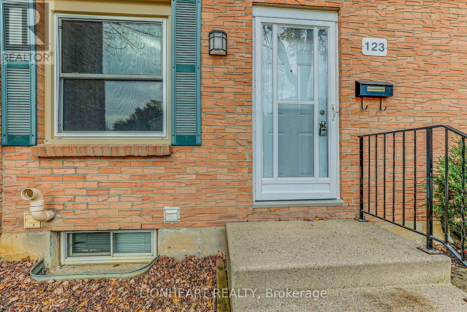 Property at 123 - 1247 HURON STREET image 3