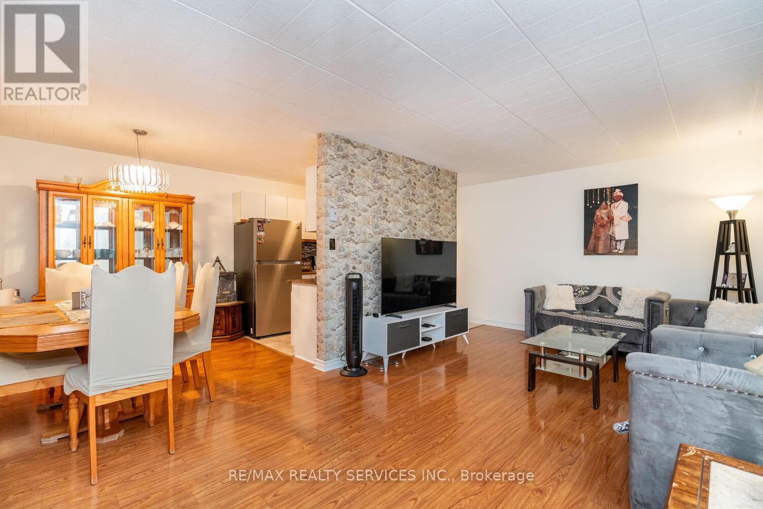 Property at 302 - 29 WEST AVENUE W image 1