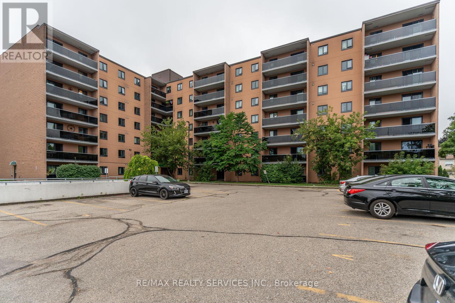 Property at 302 - 29 WEST AVENUE W image 4