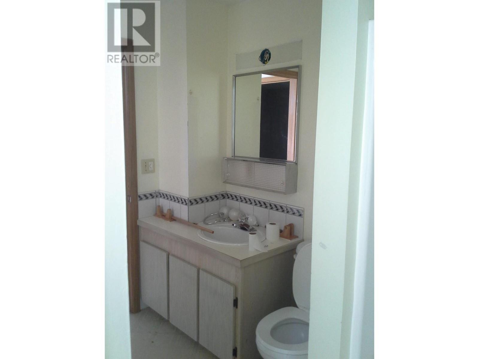 1422 Murdoch Street, Creston, British Columbia  V0B 1G4 - Photo 6 - 10334882