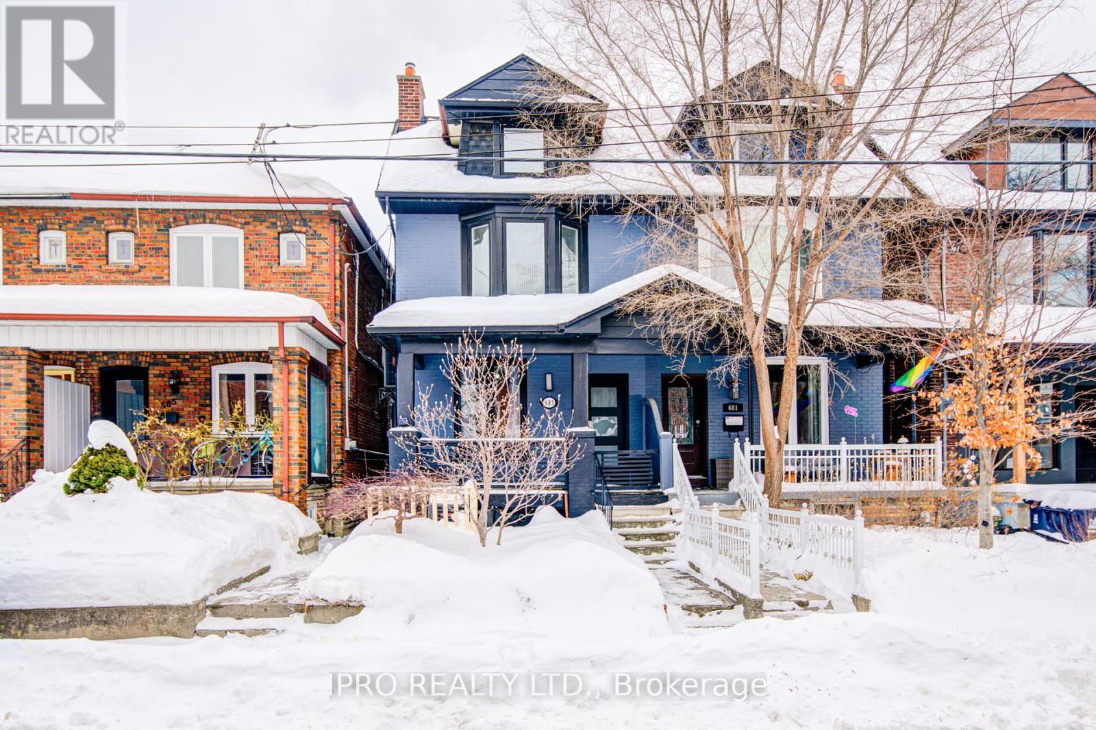 683 MANNING AVENUE, Toronto, Ontario