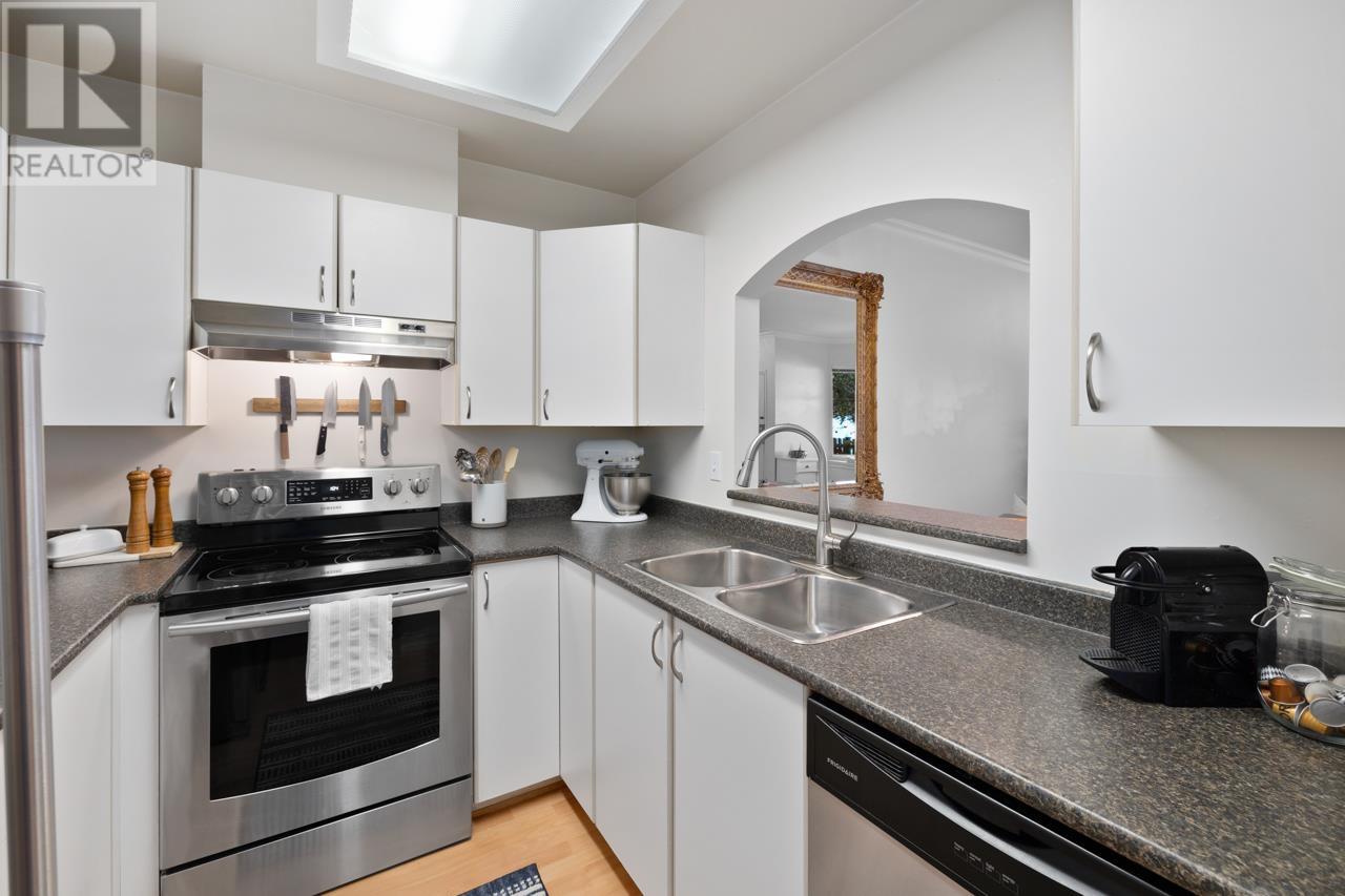 Listing Picture 12 of 35 : 29 5988 HASTINGS STREET, Burnaby / 本拿比 - 魯藝地產 Yvonne Lu Group - MLS Medallion Club Member