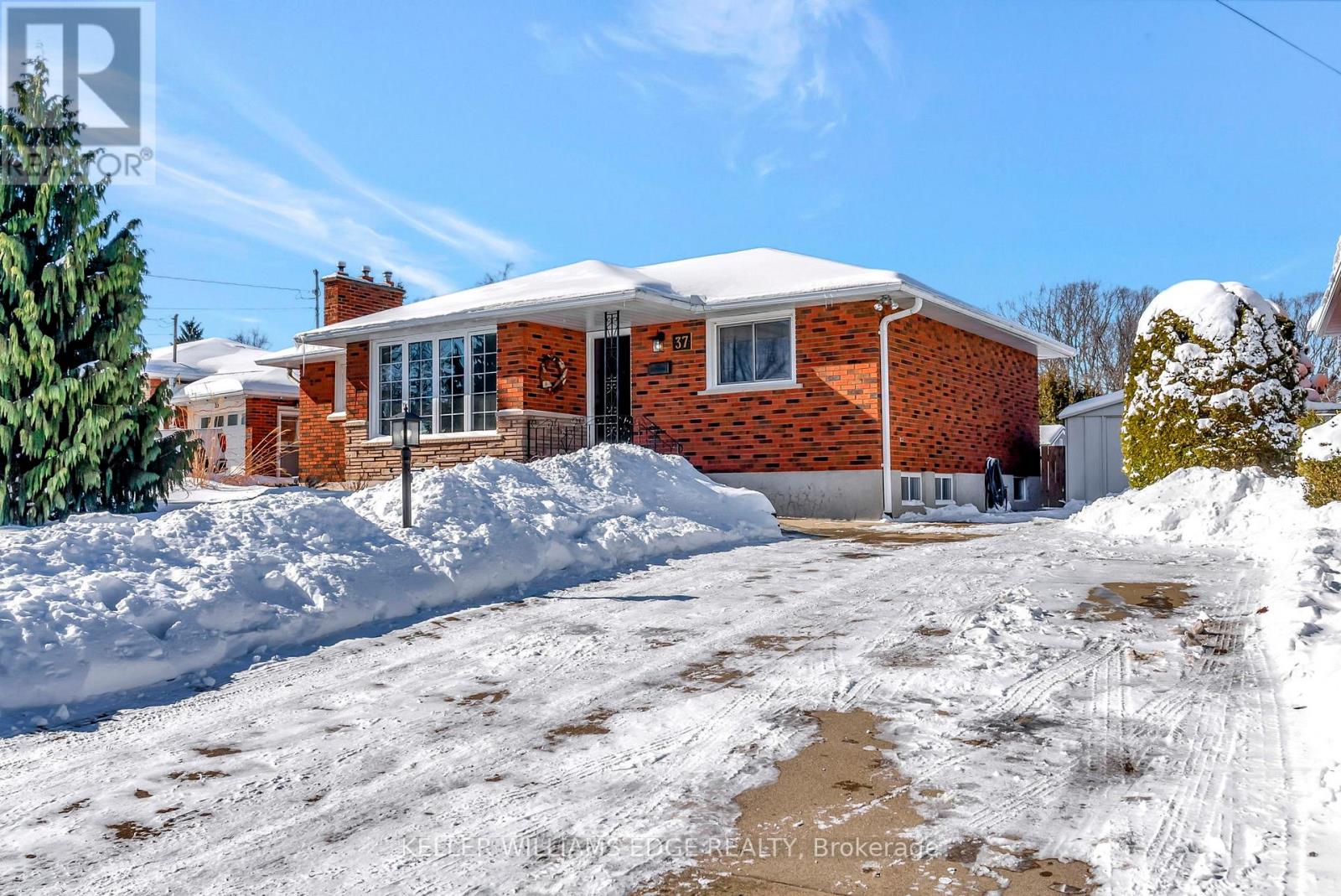 37 Woodsview Avenue, Grimsby (540 - Grimsby Beach), Ontario  L3M 3S8 - Photo 5 - X11980403