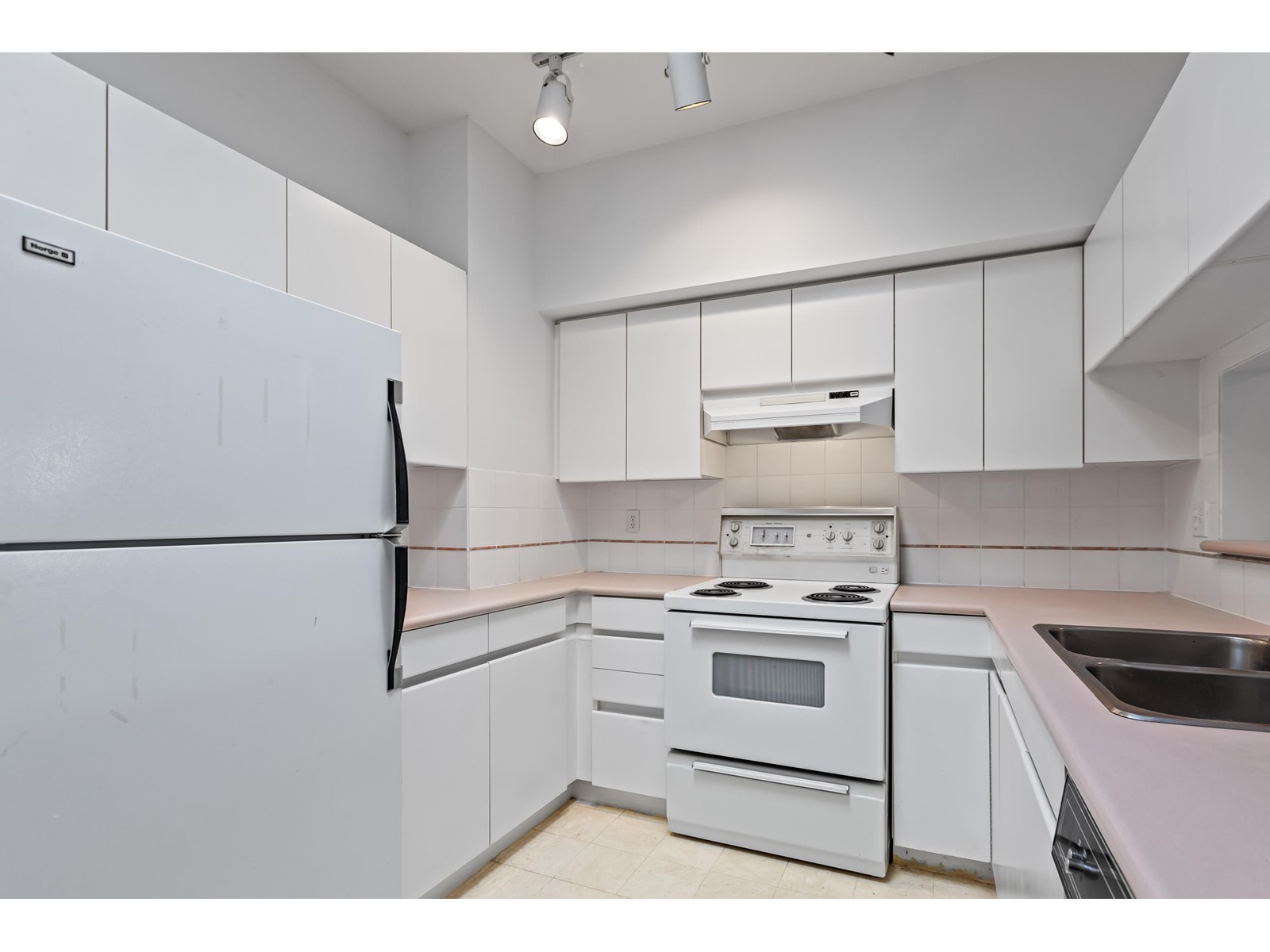 311 1533 Best Street, White Rock, British Columbia  V4B 4E9 - Photo 18 - R2966386