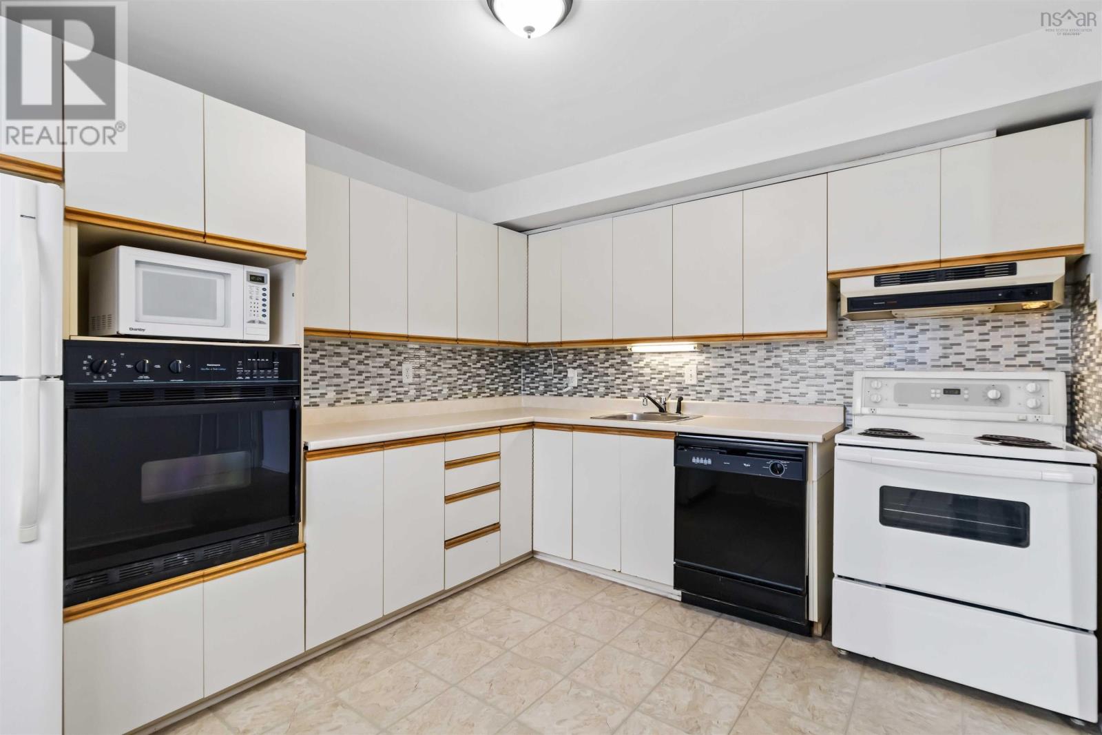 19 Forestside Crescent, Halifax, Nova Scotia  B3M 1M5 - Photo 8 - 202503256