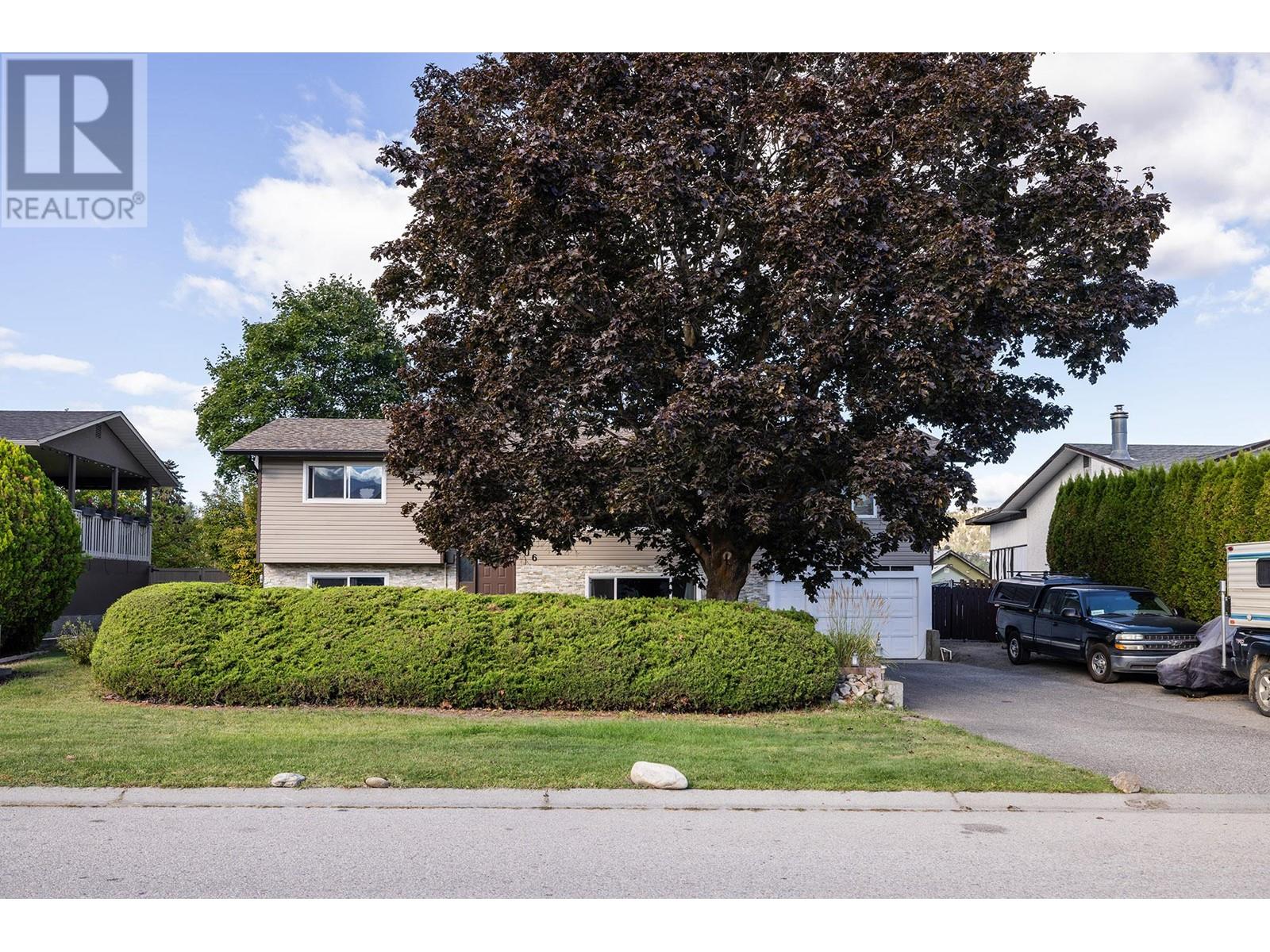 Property at 706 Renshaw Road image 3