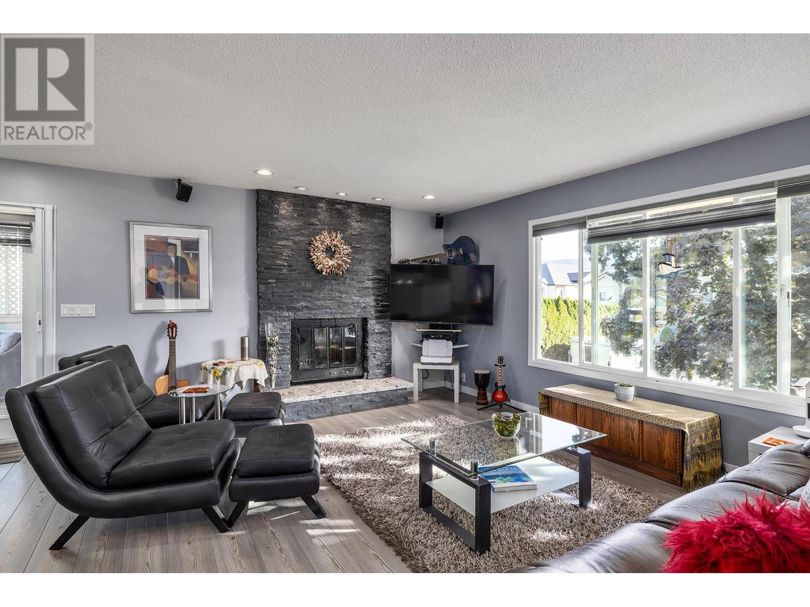 Property at 706 Renshaw Road image 4