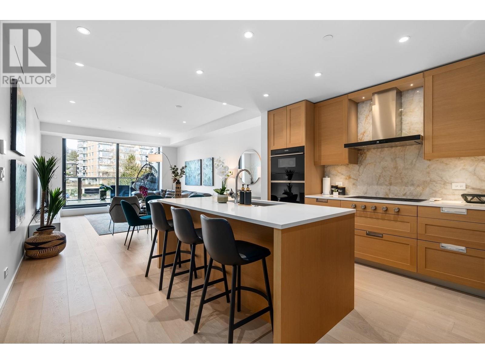 310 1355 BELLEVUE AVENUE, west vancouver, British Columbia