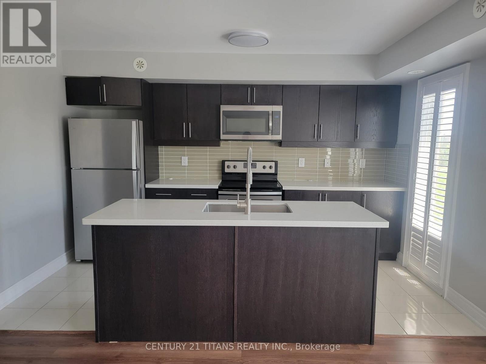 Property at 720 - 60 DUNSHEATH WAY image 4