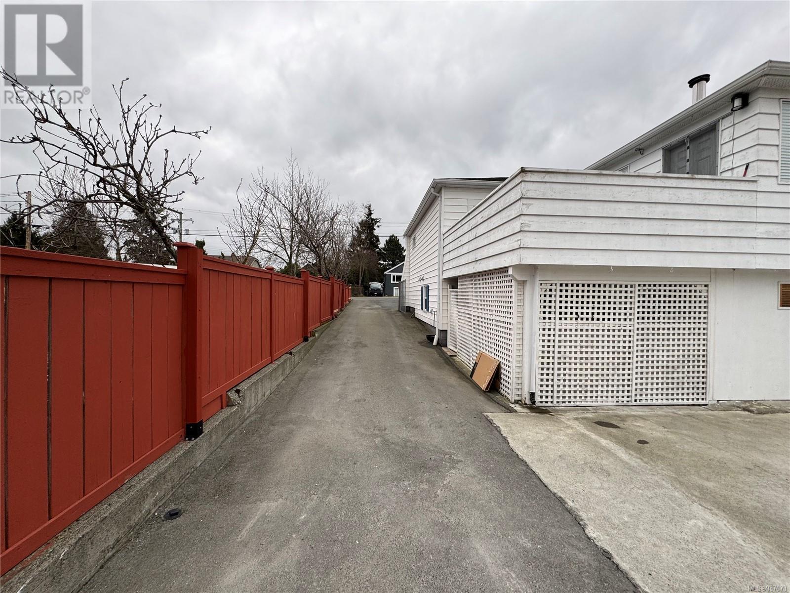 Property at 3880 Carey Rd image 3