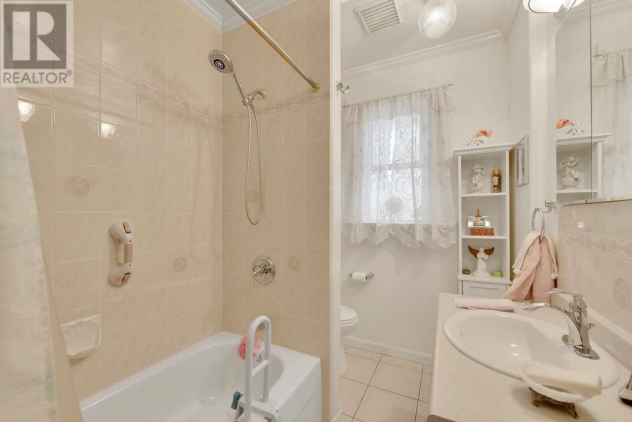 Listing Picture 17 of 37 : 2735 ETON STREET, Vancouver / 溫哥華 - 魯藝地產 Yvonne Lu Group - MLS Medallion Club Member