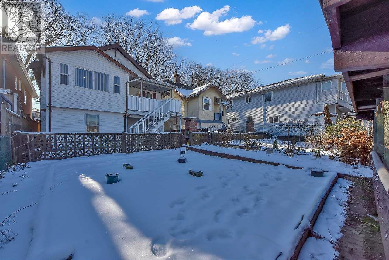 Listing Picture 32 of 37 : 2735 ETON STREET, Vancouver / 溫哥華 - 魯藝地產 Yvonne Lu Group - MLS Medallion Club Member